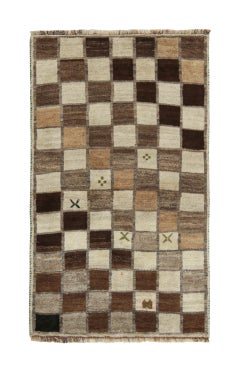 Tapis tribal Gabbeh vintage à motifs carrés beige-marron et gris par Rug & Kilim