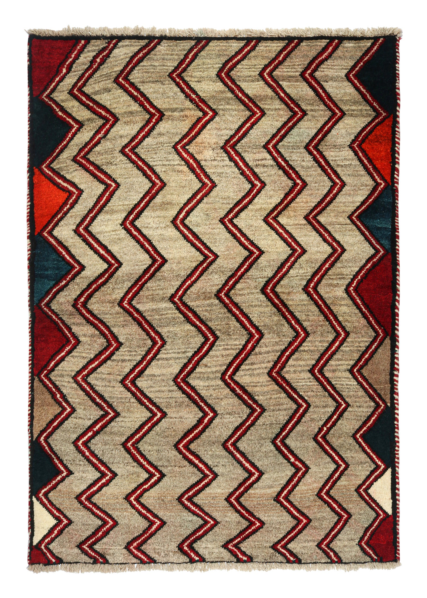 Gabbeh Vintage-Teppich im Stammesstil mit beige-braunen und roten Chevron-Muster von Teppich & Kelim
