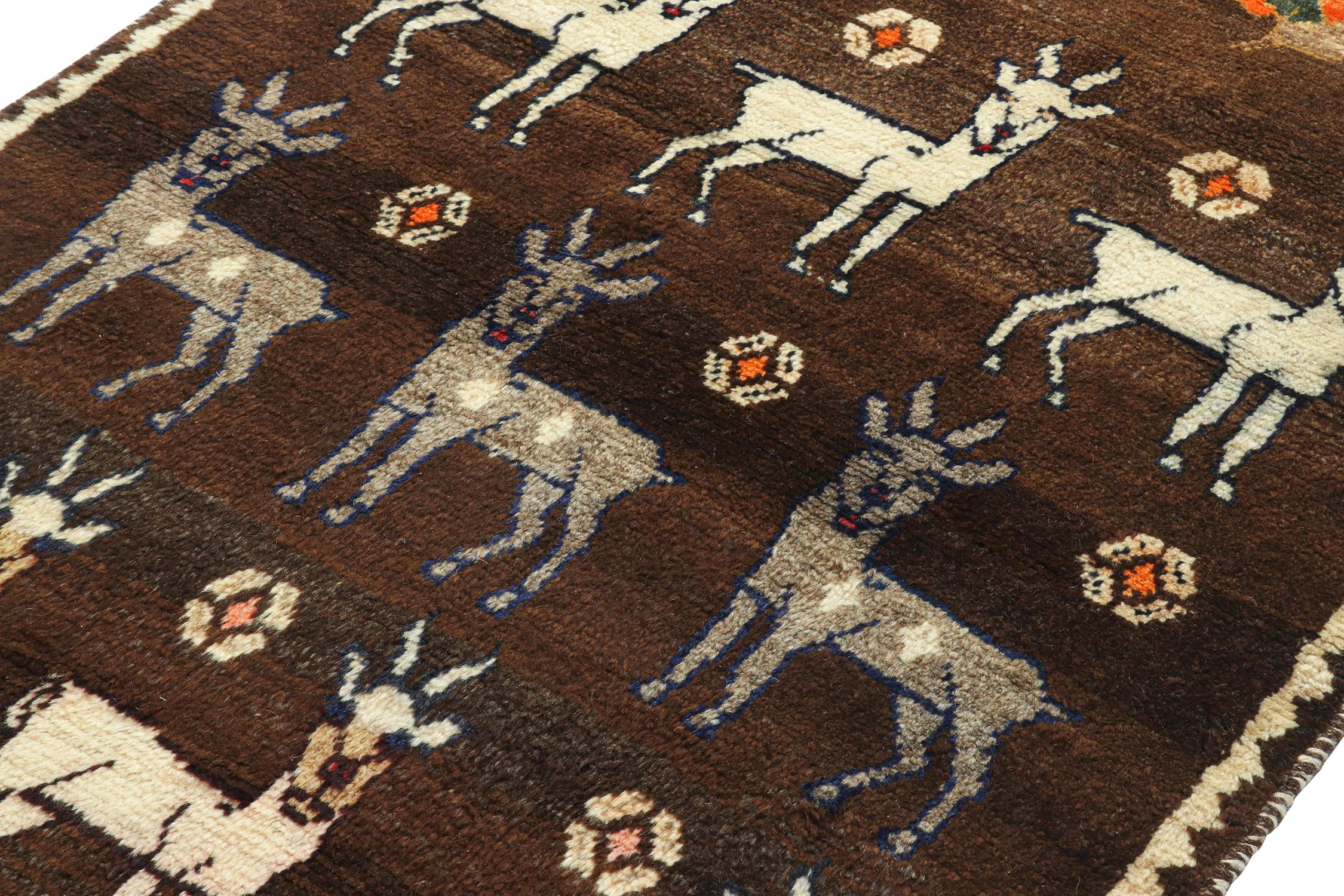 Gabbeh Stammeskunst-Teppich in Beigebraun mit Tier-pictorial-Muster von Rug & Kilim (Handgeknüpft) im Angebot
