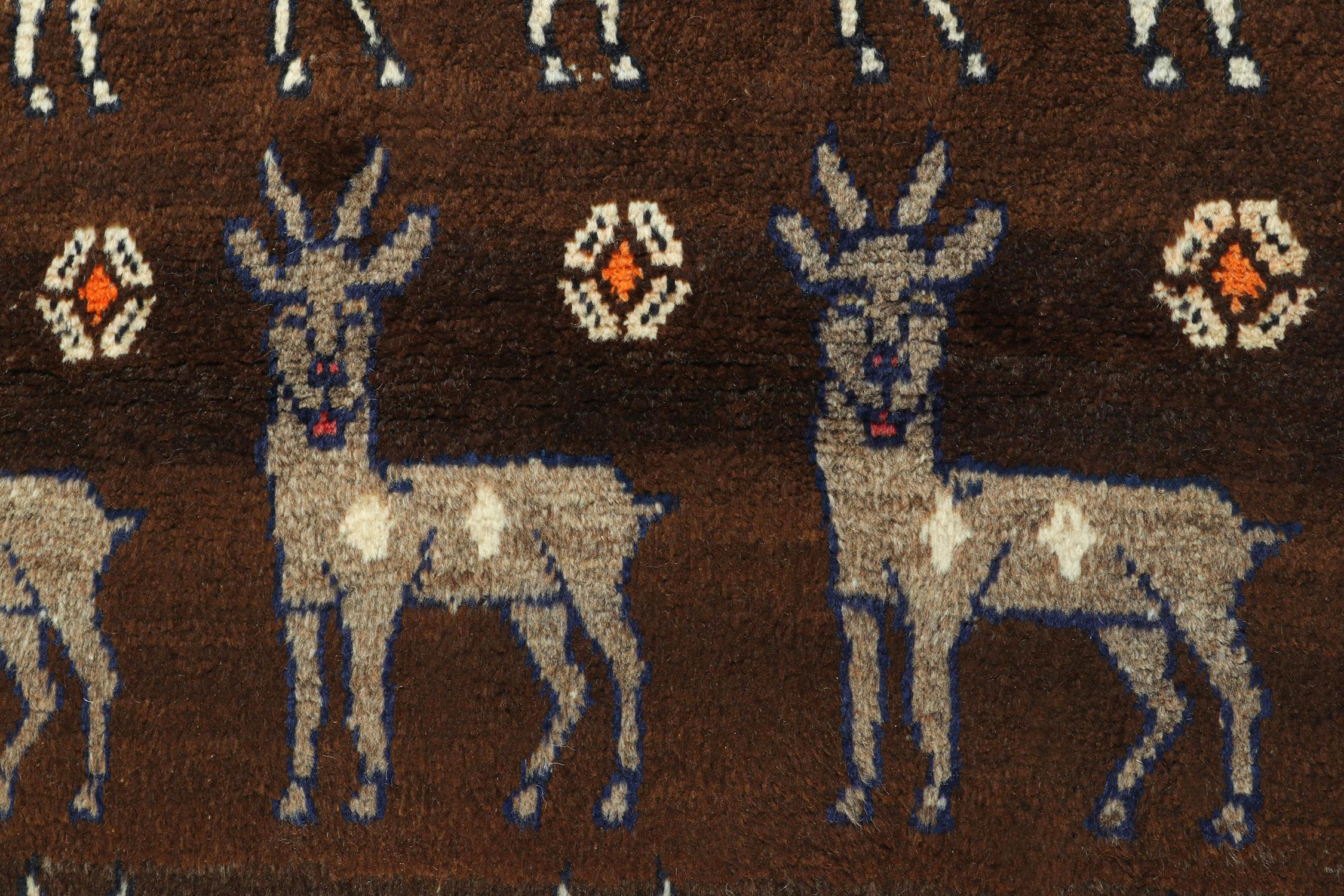 Gabbeh Stammeskunst-Teppich in Beigebraun mit Tier-pictorial-Muster von Rug & Kilim (Mitte des 20. Jahrhunderts) im Angebot