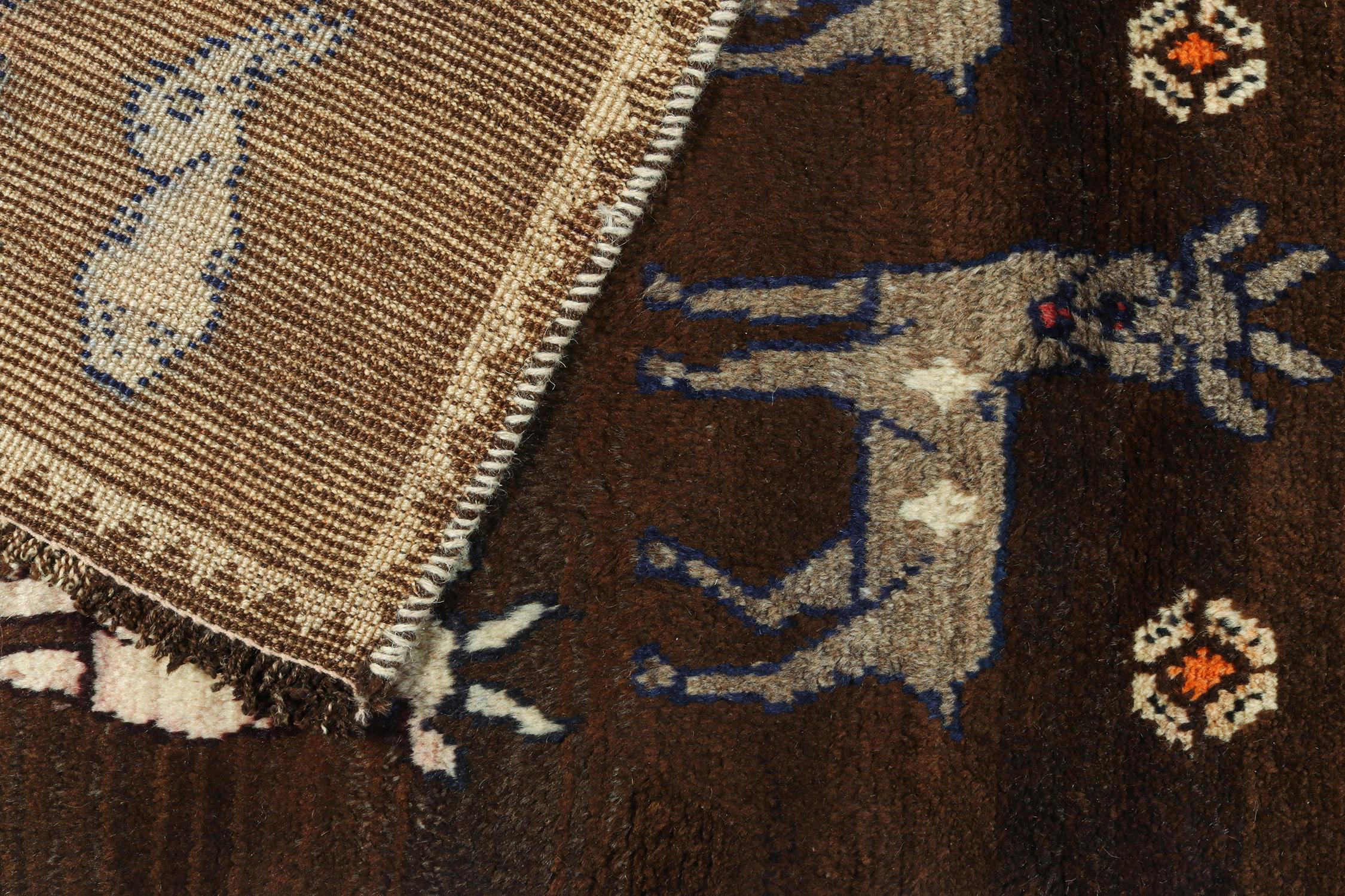 Gabbeh Stammeskunst-Teppich in Beigebraun mit Tier-pictorial-Muster von Rug & Kilim (Wolle) im Angebot