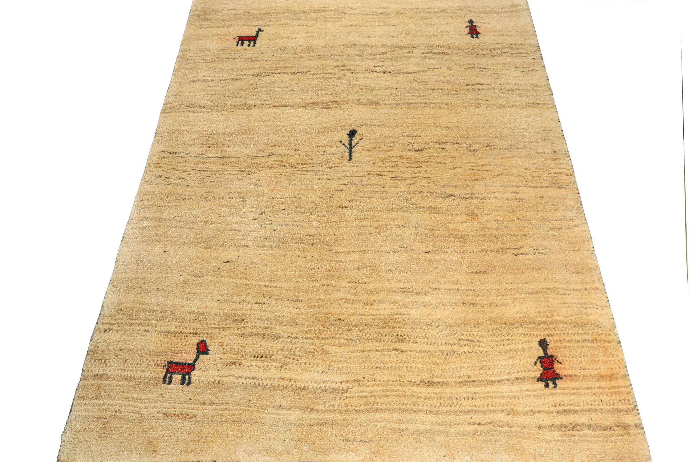 Tribale Tappeto tribale Gabbeh vintage in beige-marrone a campo aperto di Rug & Kilim in vendita