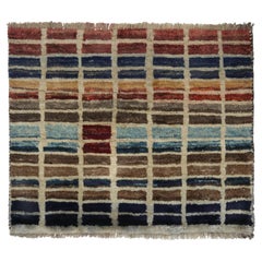 Tapis tribal Gabbeh vintage en beige-marron, motif géométrique rouge par Rug & Kilim