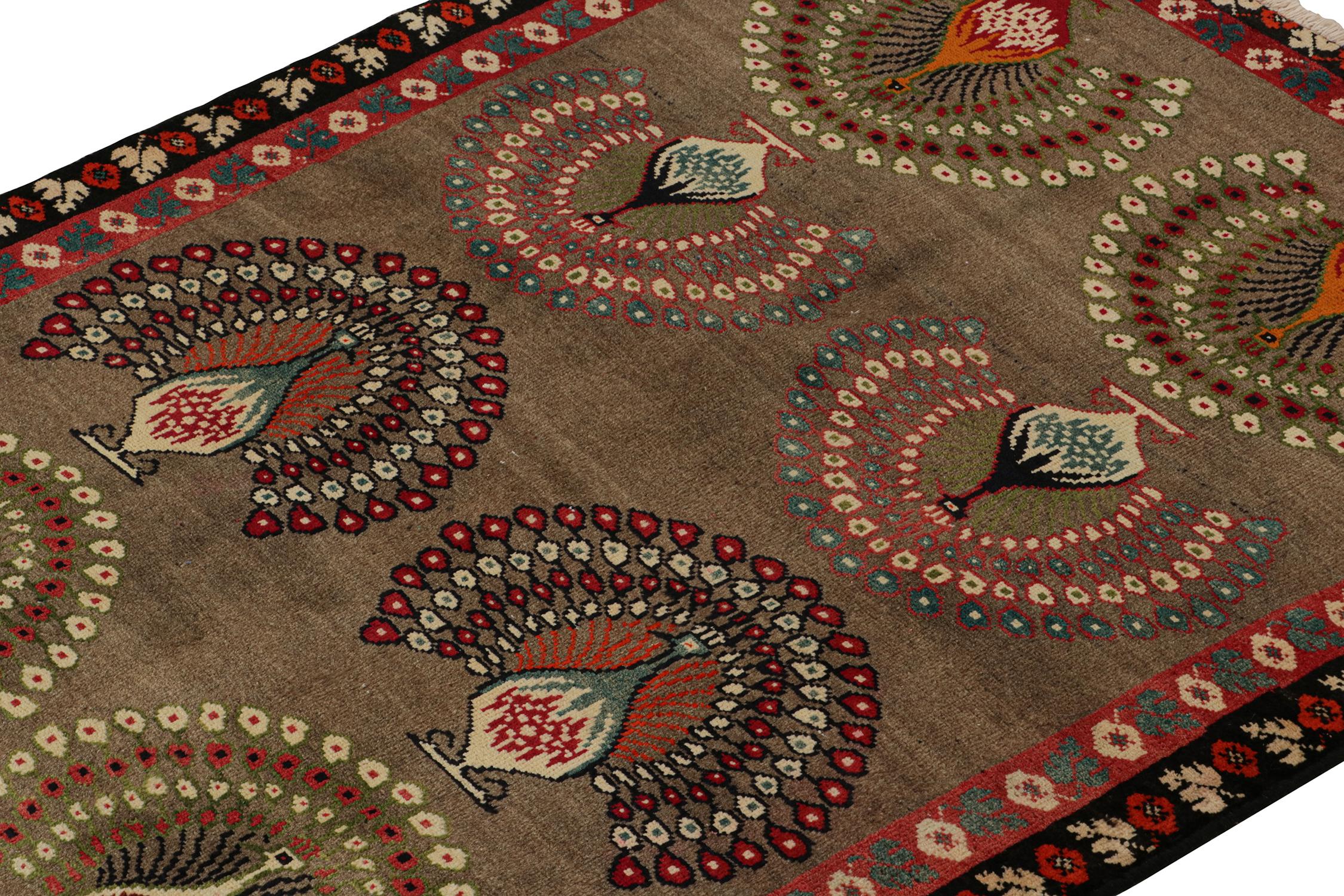 Gabbeh Stammeskunst-Teppich in Braun und farbenfrohem, malerischem Muster von Rug & Kilim (Handgeknüpft) im Angebot