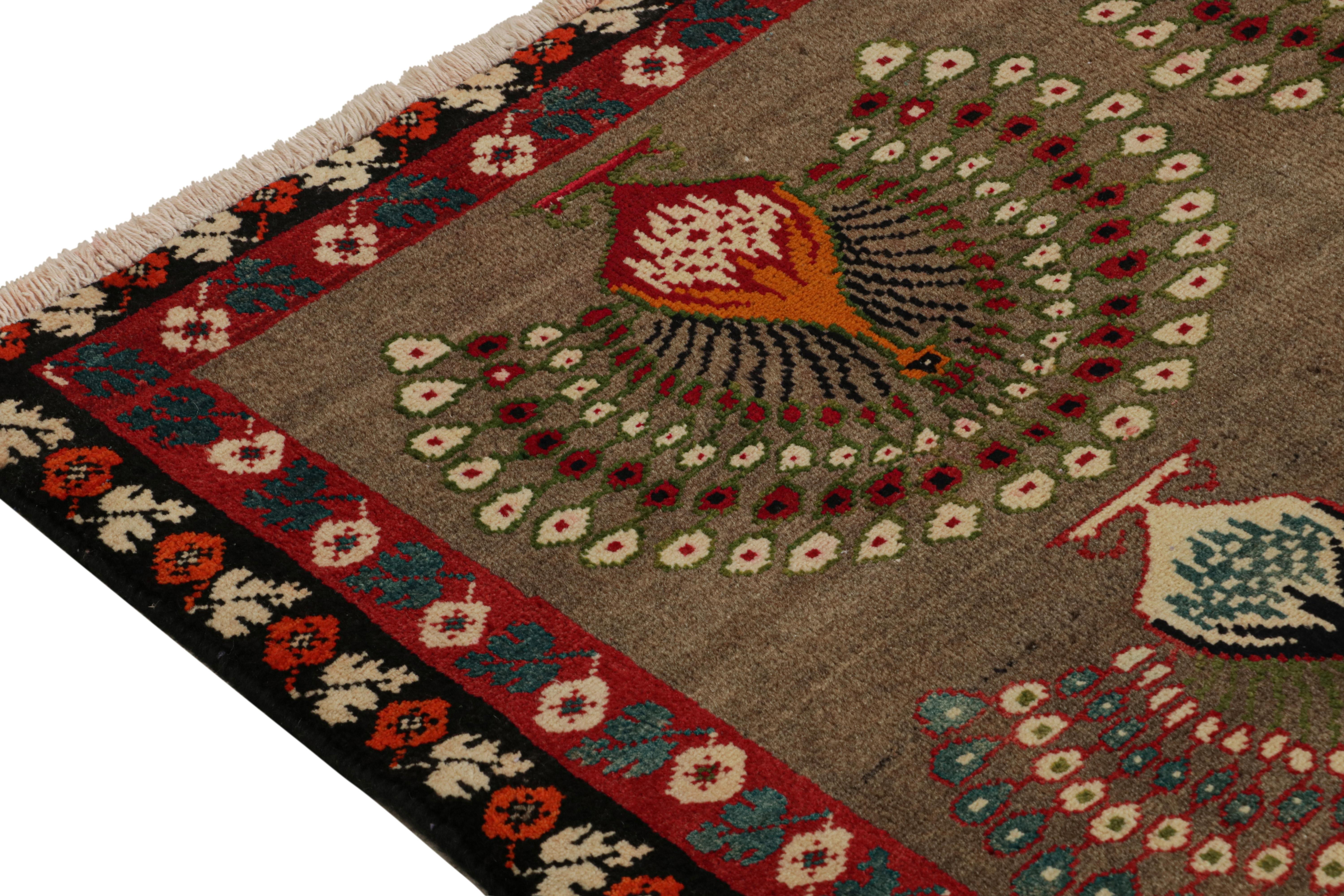 Gabbeh Stammeskunst-Teppich in Braun und farbenfrohem, malerischem Muster von Rug & Kilim im Zustand „Gut“ im Angebot in Long Island City, NY