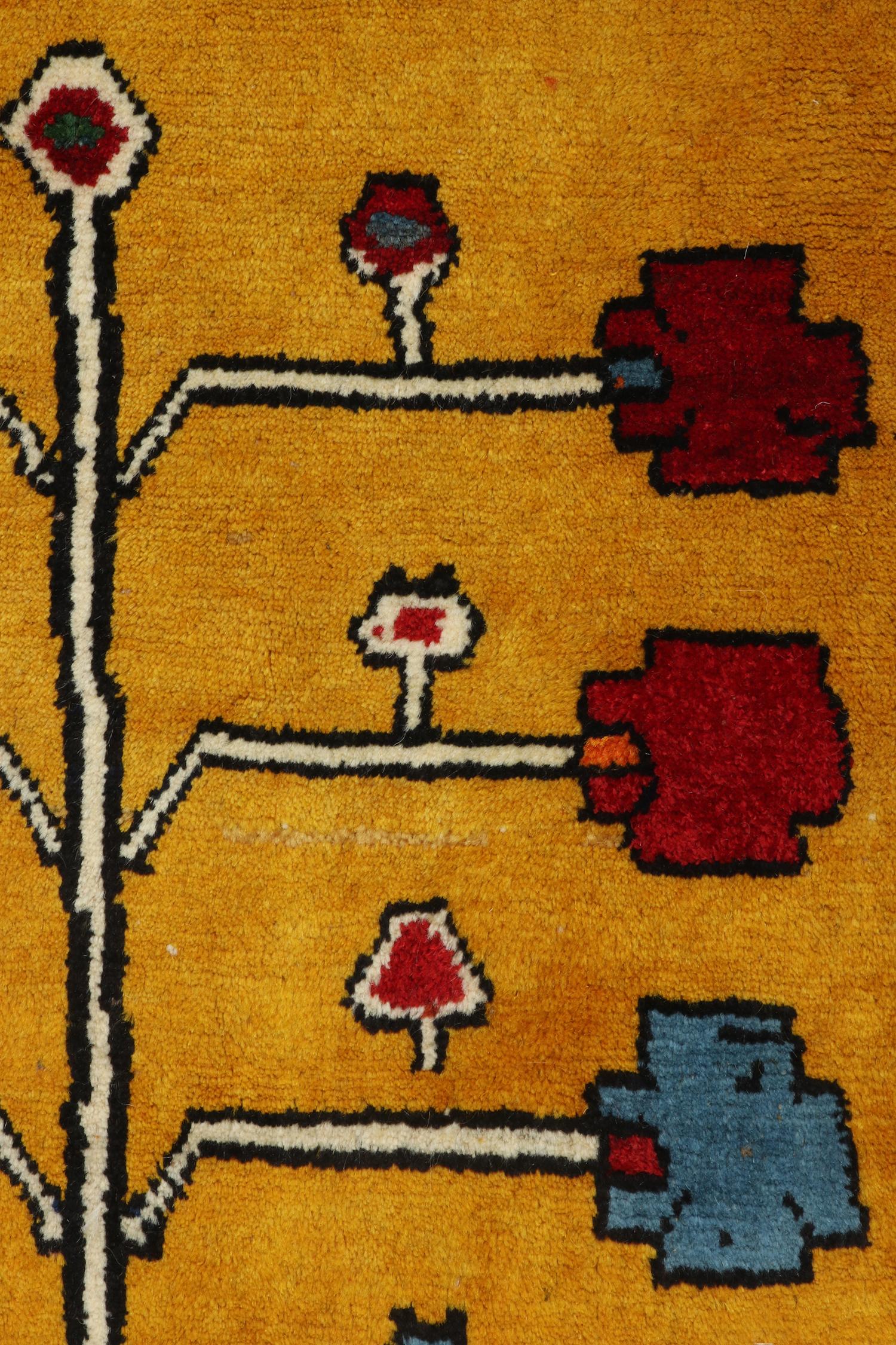 Vintage Gabbeh Stammeskunst-Teppich in Gold mit buntem geometrischem Muster von Teppich & Kelim im Zustand „Gut“ im Angebot in Long Island City, NY