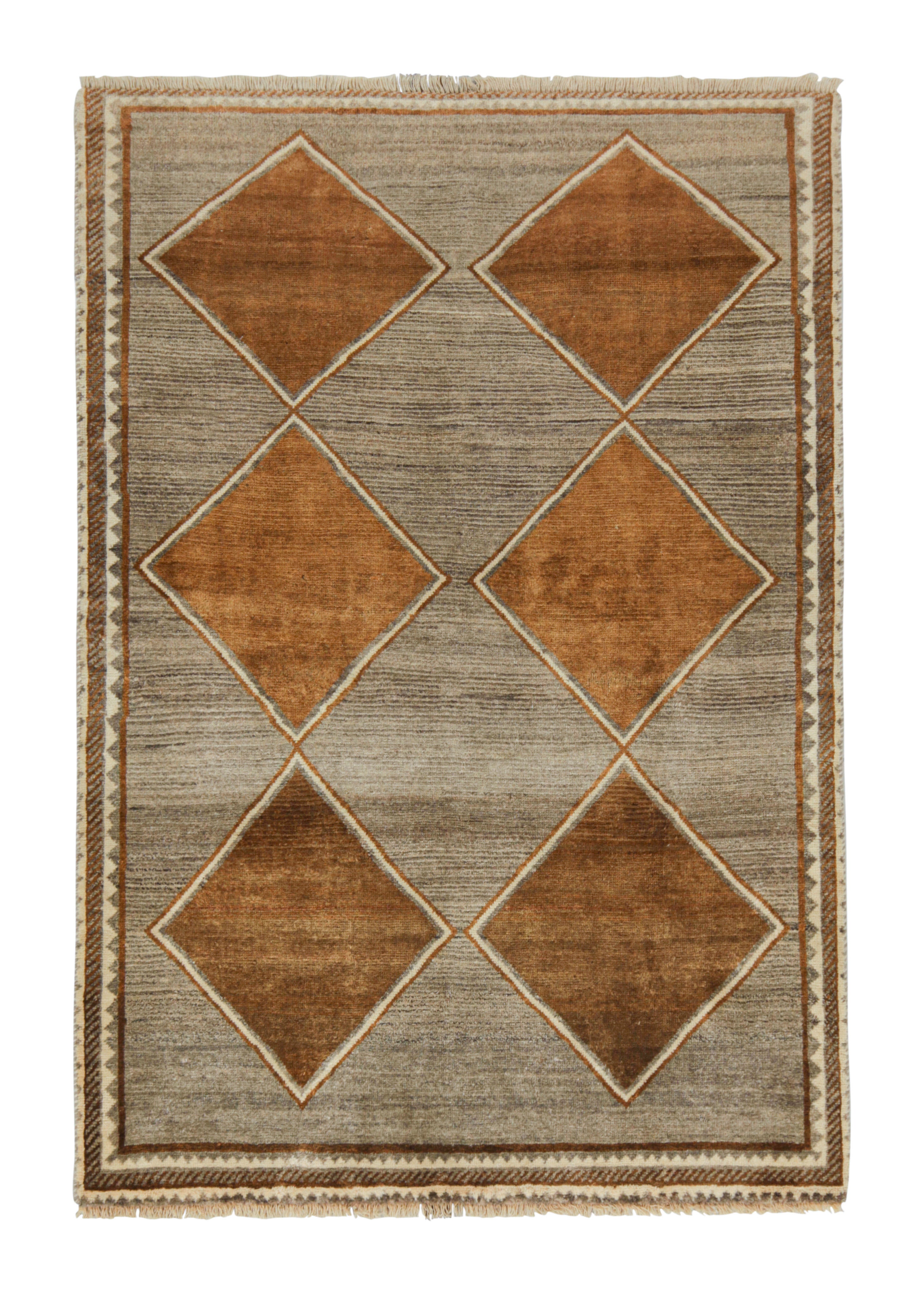 Gabbeh Tribal Teppich im Vintage-Stil in Grau mit braunem Diamantmuster von Teppich & Kelim