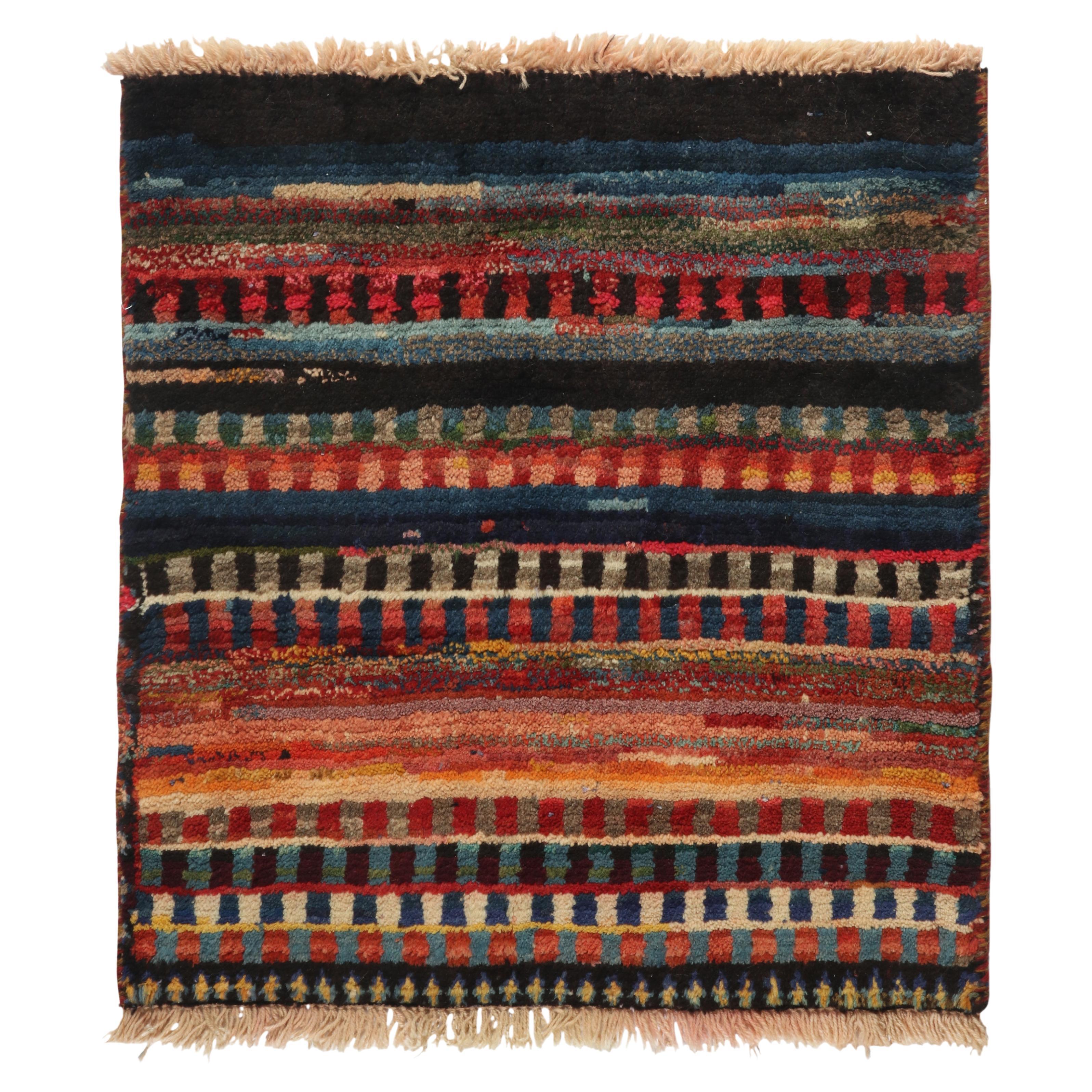 Gabbeh Tribal-Teppich im Vintage-Stil mit mehrfarbig gestreiften Mustern von Teppich & Kelim