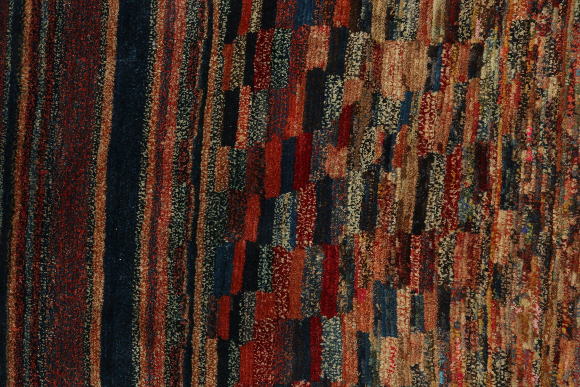 Gabbeh Tribal-Teppich im Vintage-Stil mit polychromem, abstraktem Muster von Teppich & Kelim im Zustand „Gut“ im Angebot in Long Island City, NY