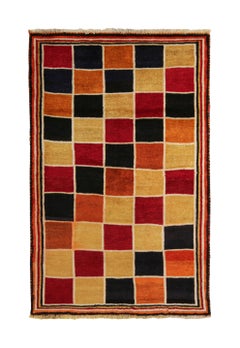 Vintage Gabbeh Stammeskunst-Teppich in Rot, Gold & Schwarz mit geometrischem Muster von Teppich & Kelim