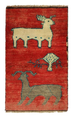 Tapis tribal Gabbeh vintage rouge avec affiche beige-bleu par Rug & Kilim