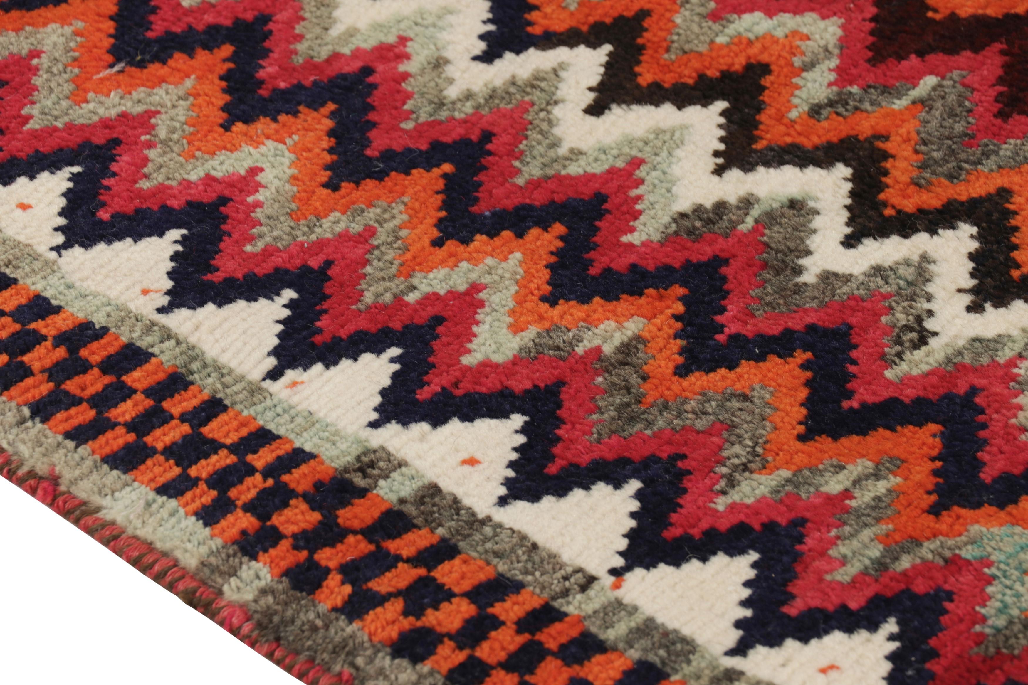 Vintage Gabbeh Stammes-Teppich, Persischer Teppich in Grau Bunte Chevrons - Rug & Kilim (Mitte des 20. Jahrhunderts) im Angebot