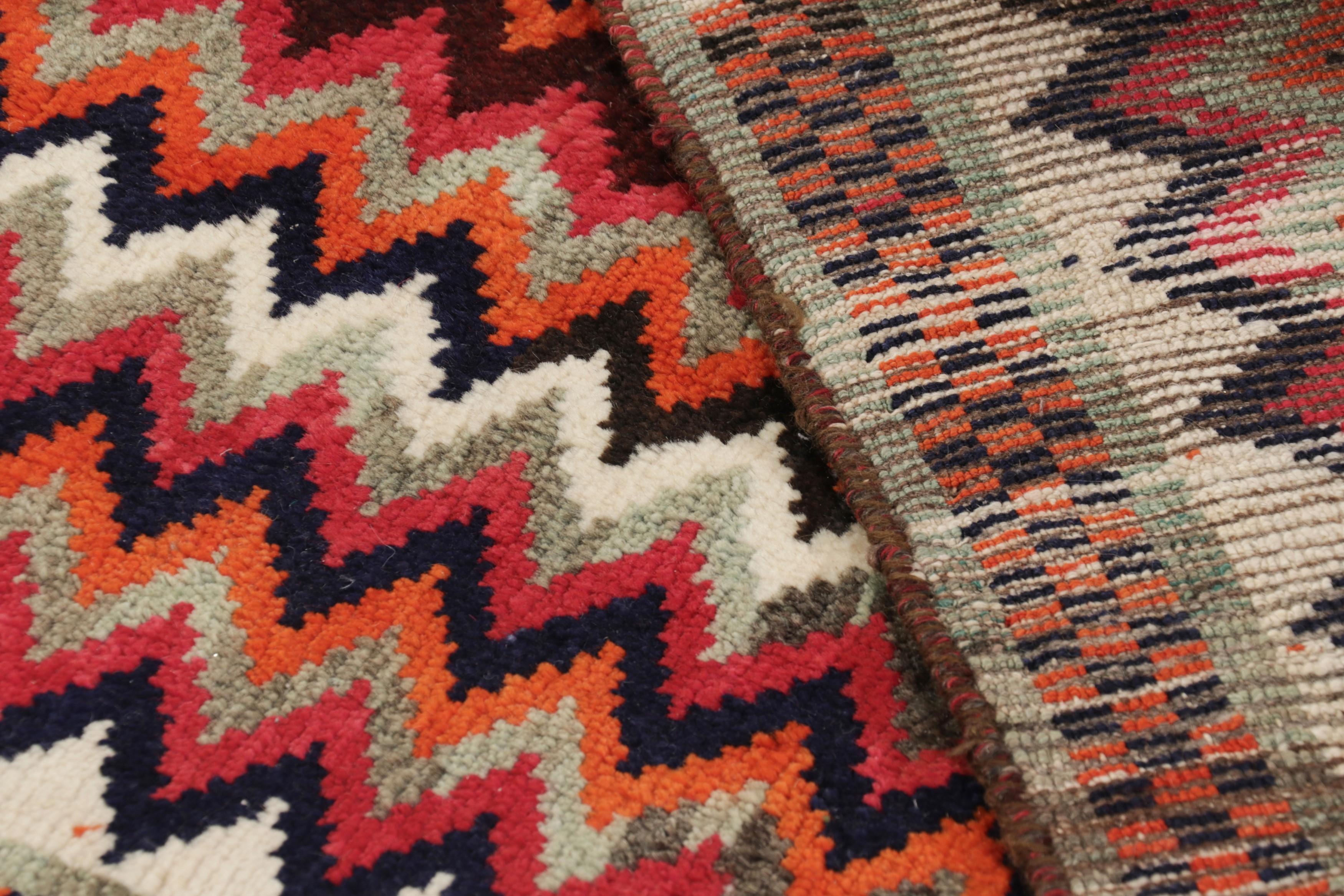 Vintage Gabbeh Stammes-Teppich, Persischer Teppich in Grau Bunte Chevrons - Rug & Kilim im Angebot 1