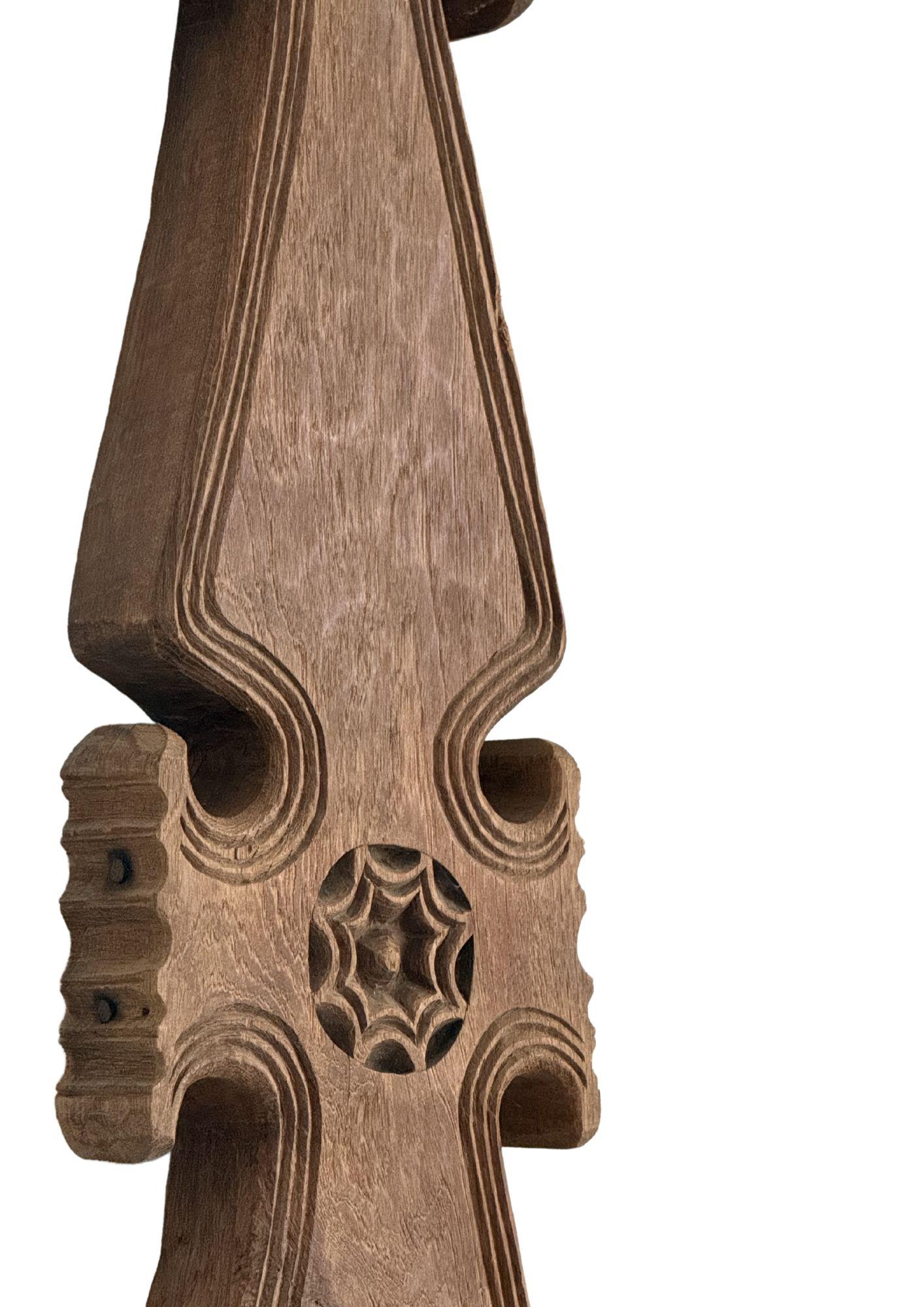 Vintage Gadang House Roof Ornaments, Hand-Carved Floral Motifs from West Sumatra For Sale 1