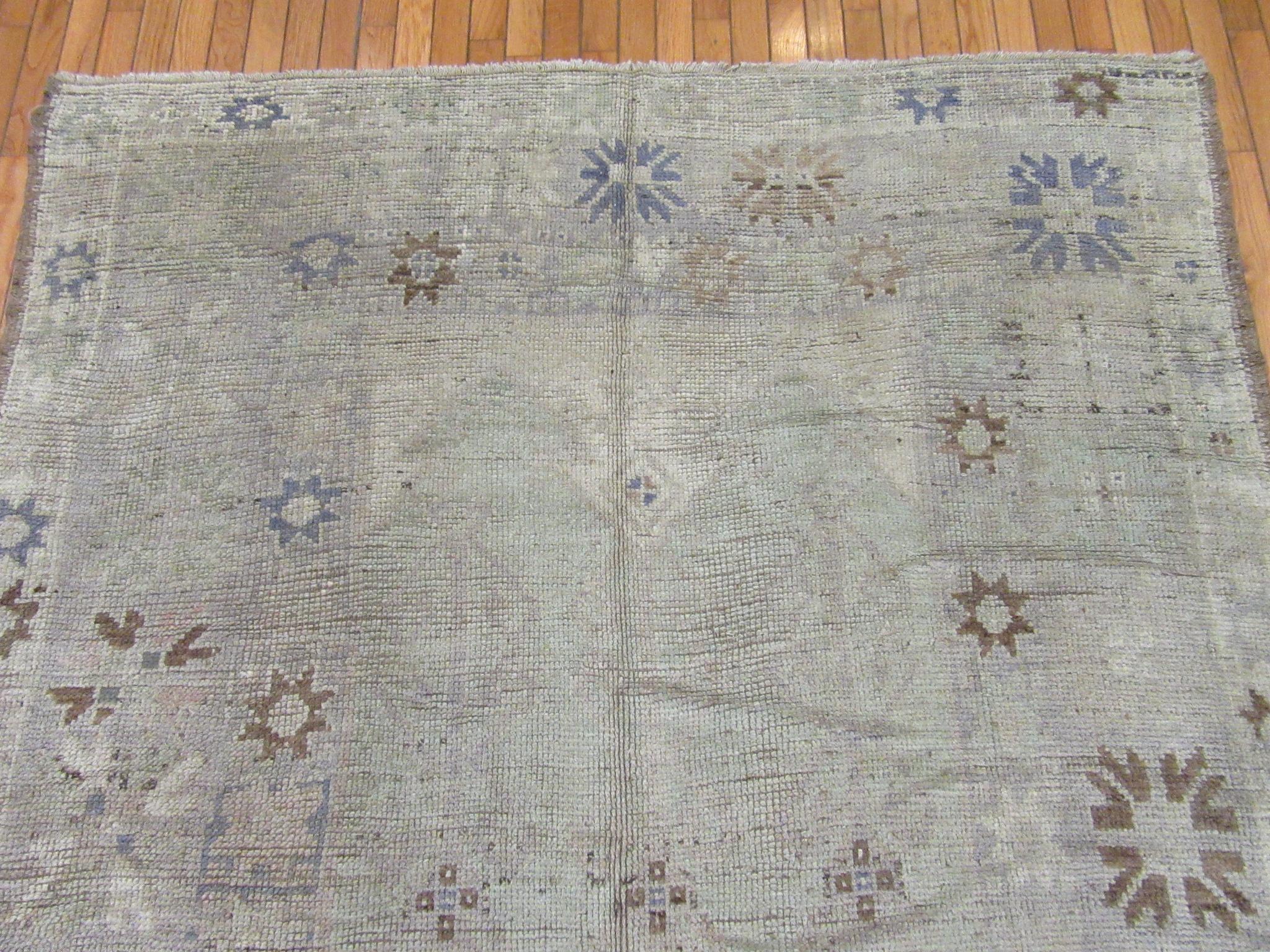 Vintage Handmade Gallery Size Neutral Color Turkish Anatolian Oushak Rug For Sale 6