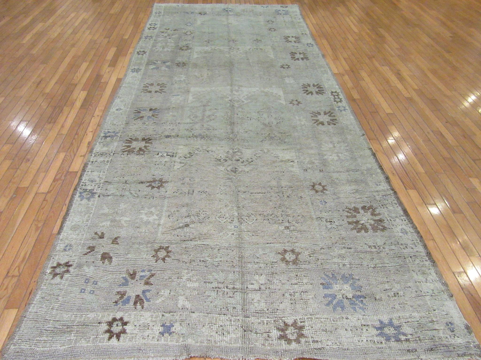 Vintage Handmade Gallery Size Neutral Color Turkish Anatolian Oushak Rug For Sale 10