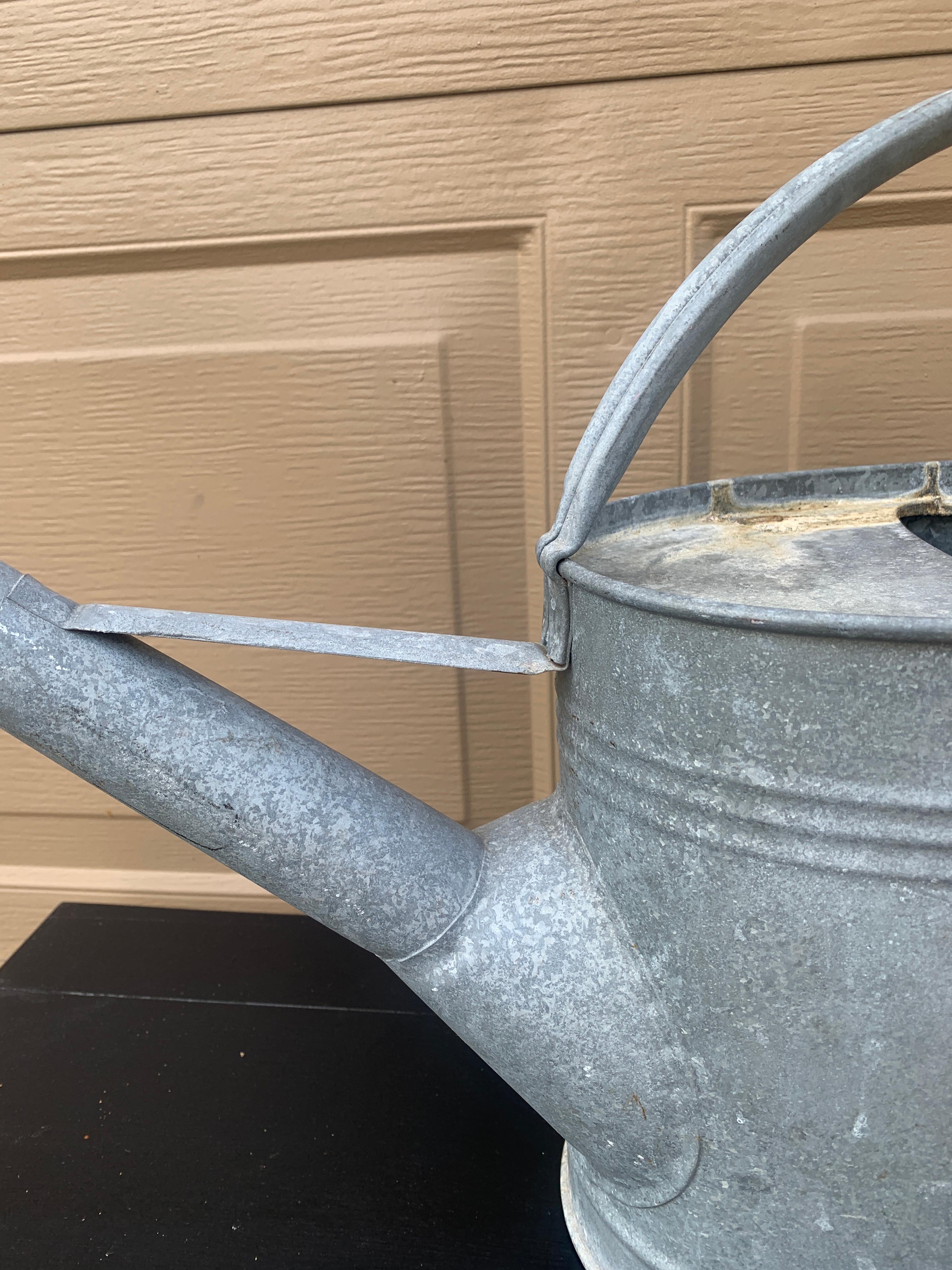 Americano Can d'epoca in acciaio galvanizzato e rame per l'irrigazione del giardino, circa anni '40 in vendita