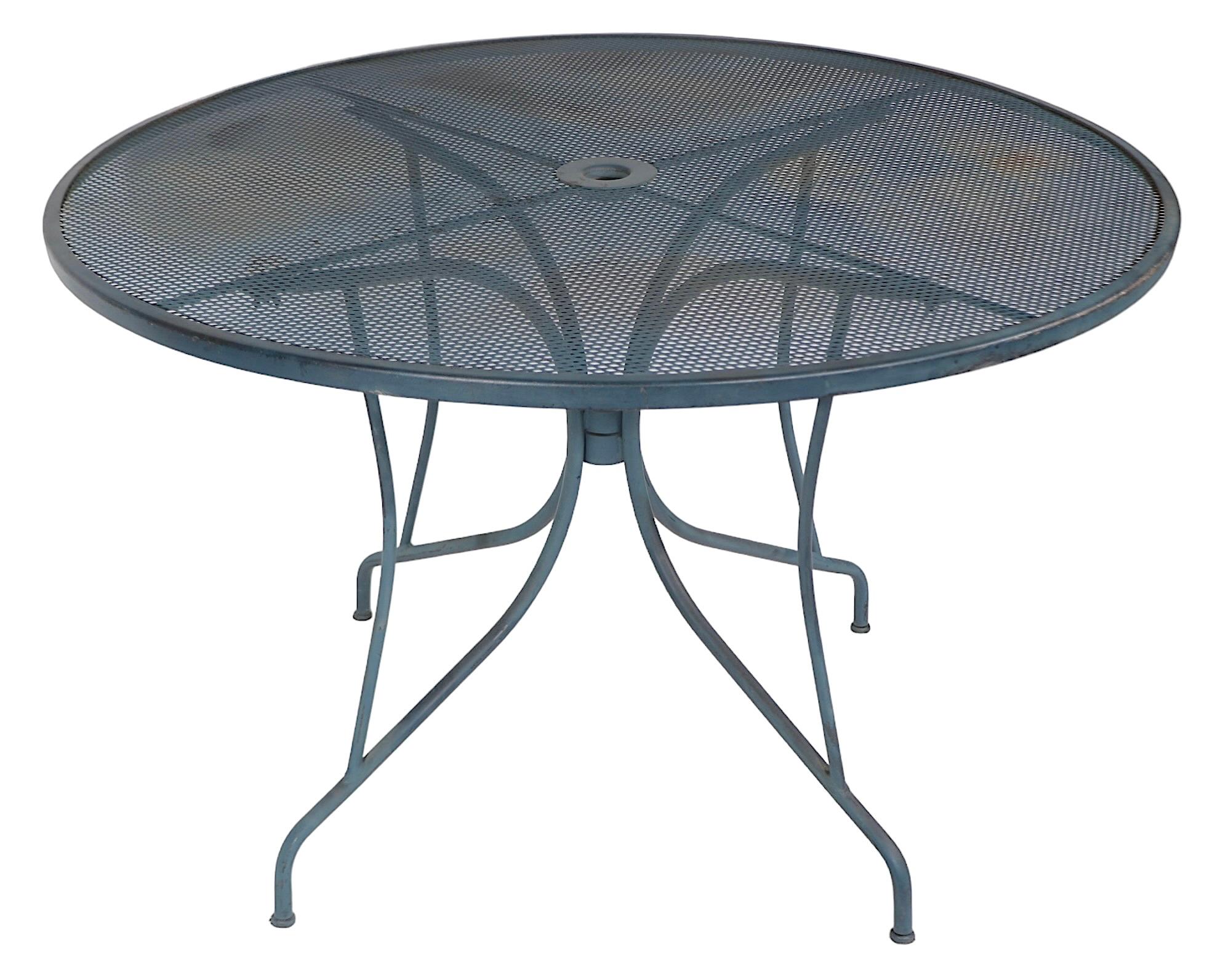 Mid-Century Modern Vintage Garden Patio Poolside Cafe Dining Table by Meadowcraft c. 1950/60's For Sale