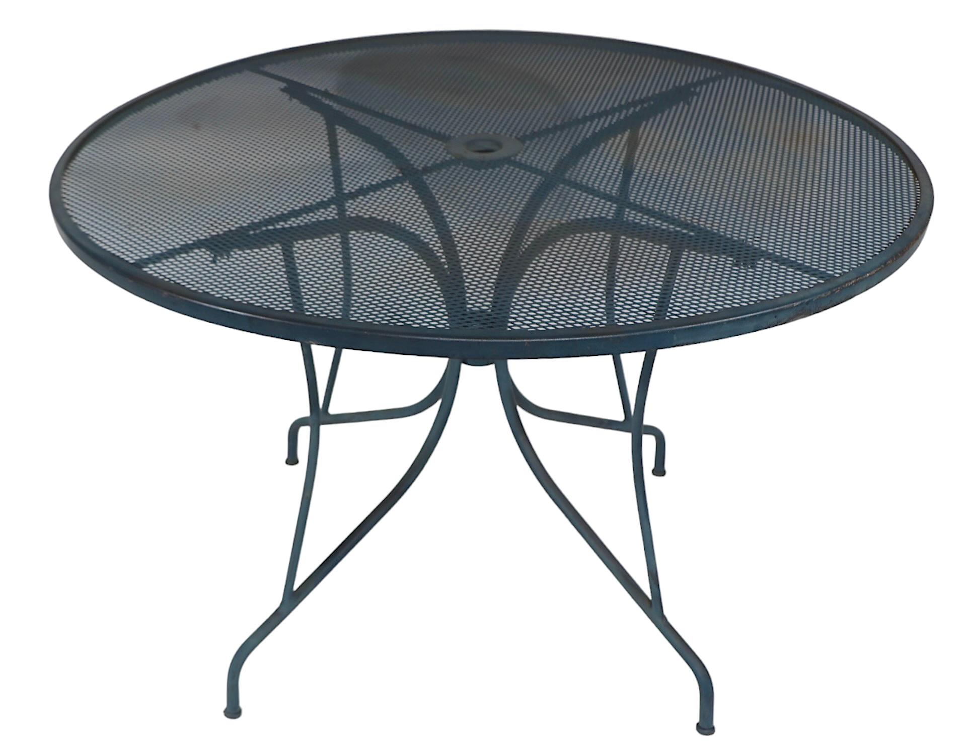 20th Century Vintage Garden Patio Poolside Cafe Dining Table by Meadowcraft c. 1950/60's For Sale