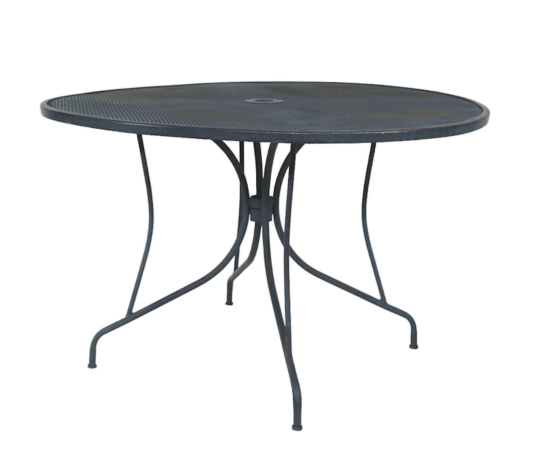 Metal Vintage Garden Patio Poolside Cafe Dining Table by Meadowcraft c. 1950/60's For Sale