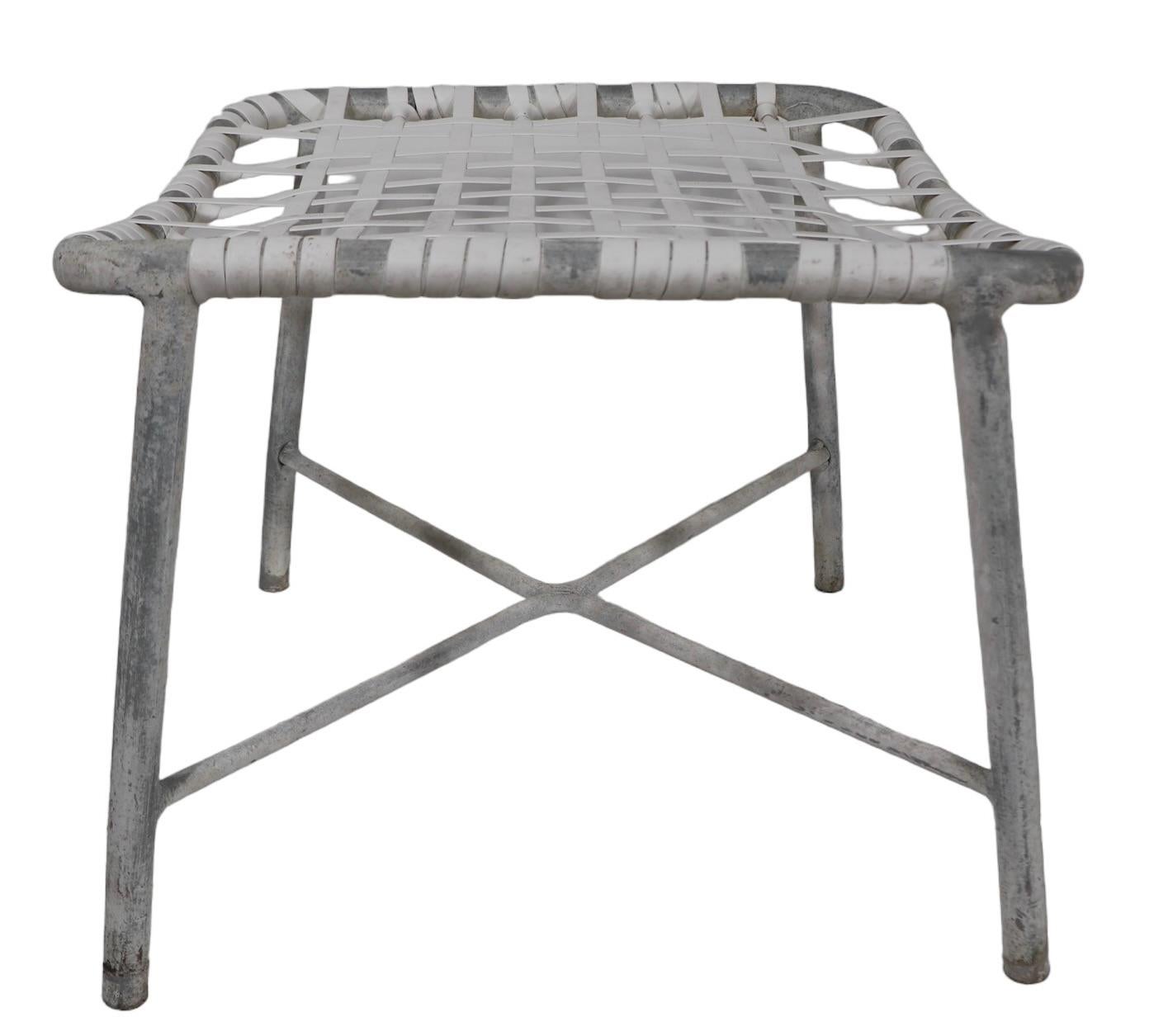 Otomana vintage para patio de piscina att. a Brown Jordan c. 1970/80's Posmoderno en venta