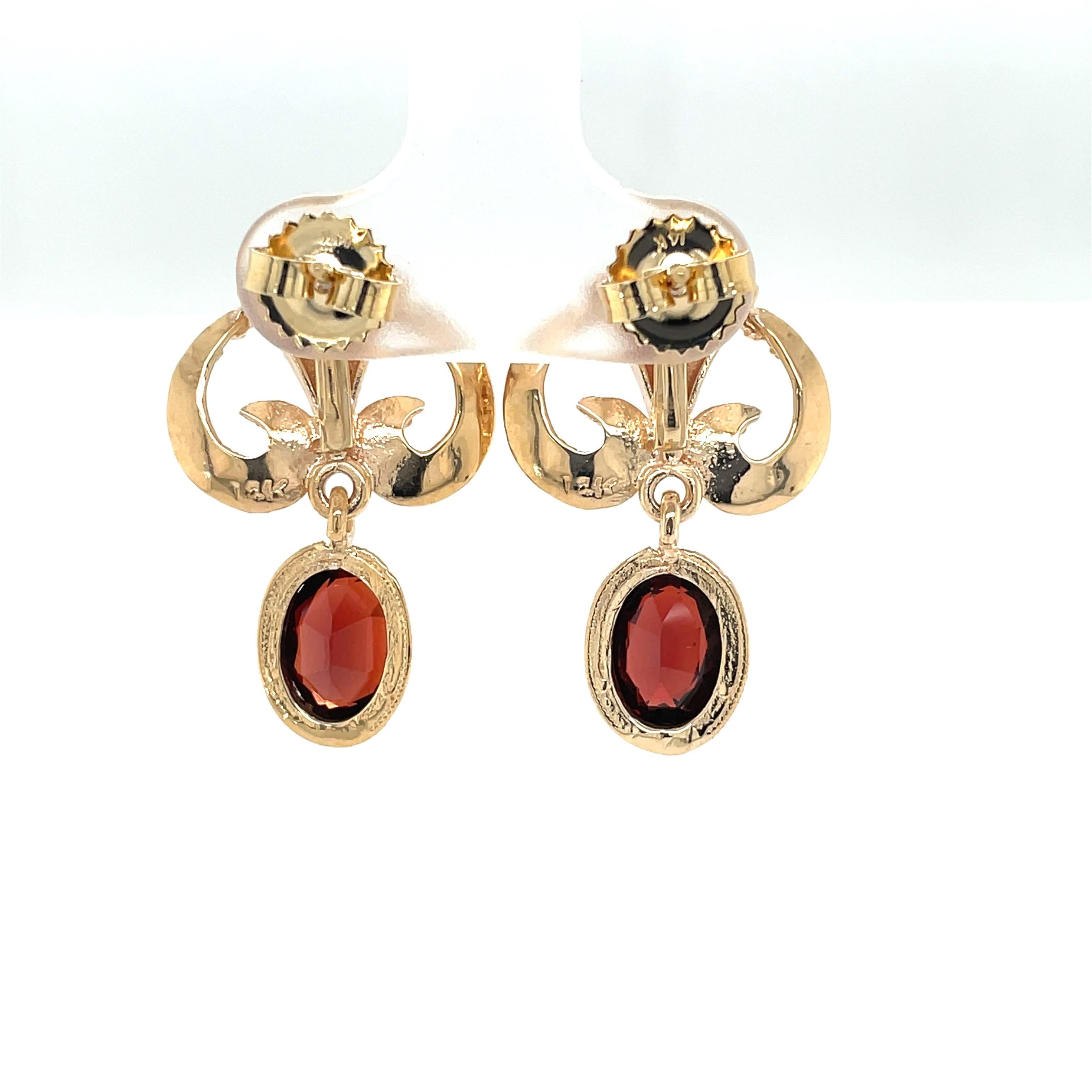 Women's Vintage Garnet 14 Karat Yellow Gold Fleur de lis Drop Earrings   For Sale