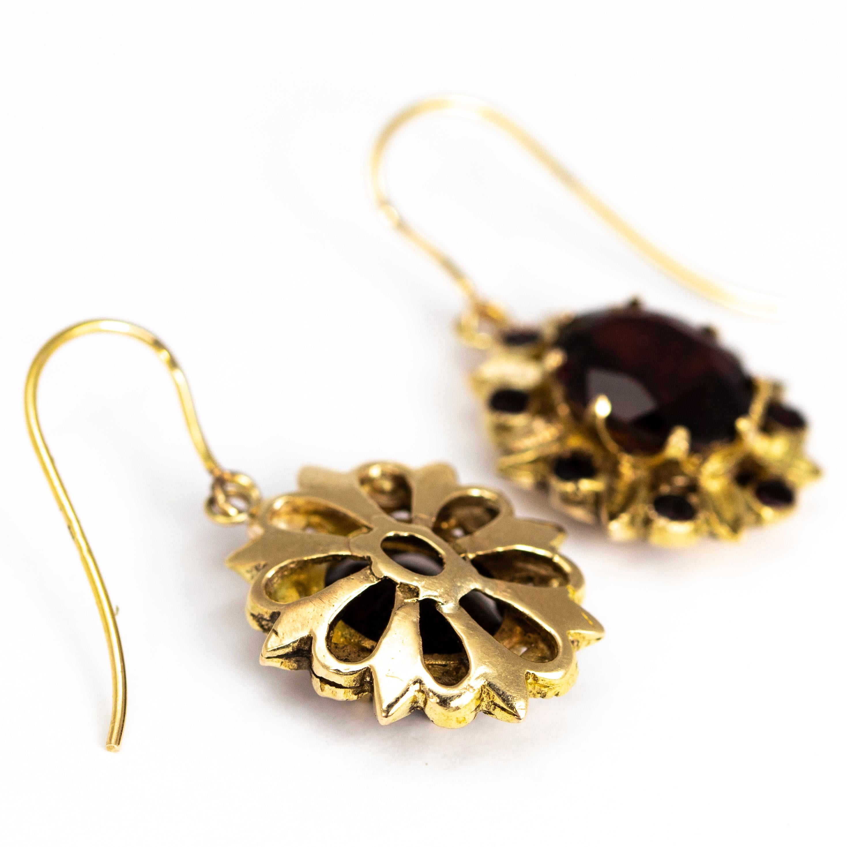 Vintage Garnet 9 Carat Gold Cluster Dangle Earrings In Excellent Condition In Chipping Campden, GB