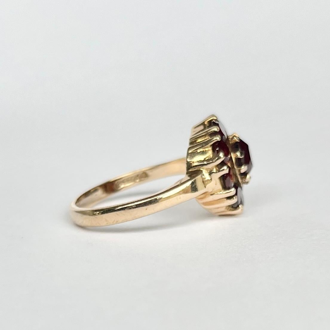 Vintage Garnet and 9 Carat Gold Cluster Ring In Good Condition For Sale In Chipping Campden, GB
