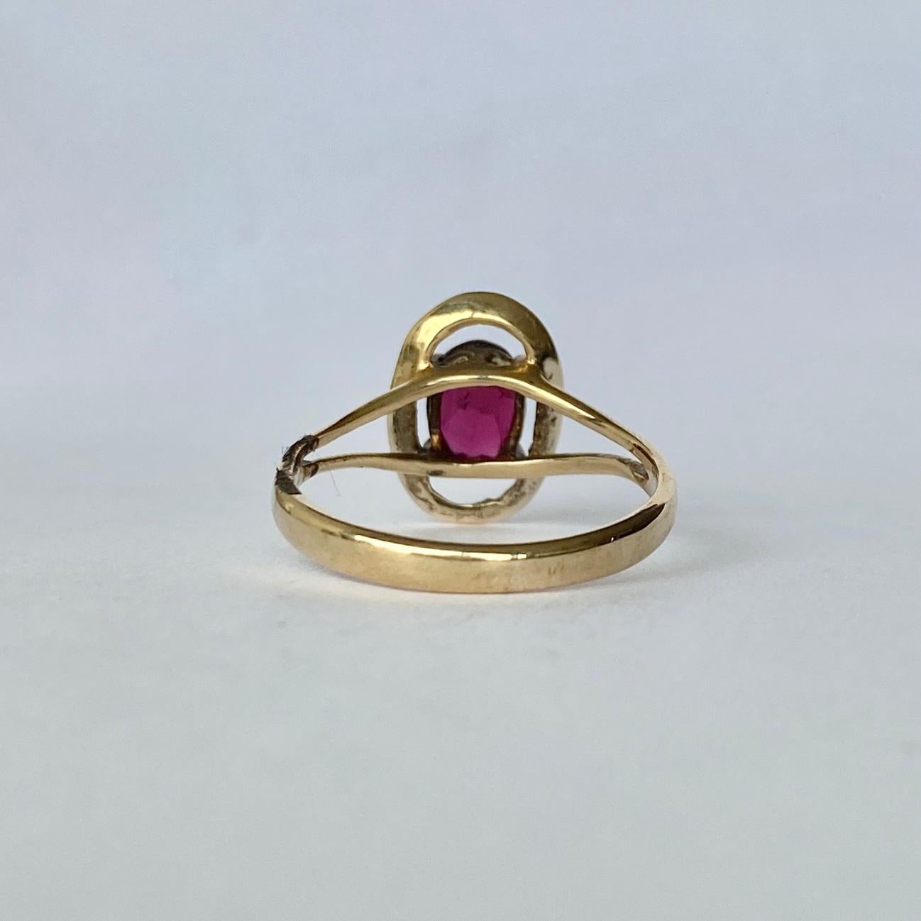 Set within this glossy 9ct gold ring is a gorgeous deep red garnet. Surrounding the stone is a frame of textured gold. Made in 1979 Birmingham, England. 

Ring Size: M or 6 1/4 
Stone Dimensions: 7.5x5.5mm 

Weight: 1.8g