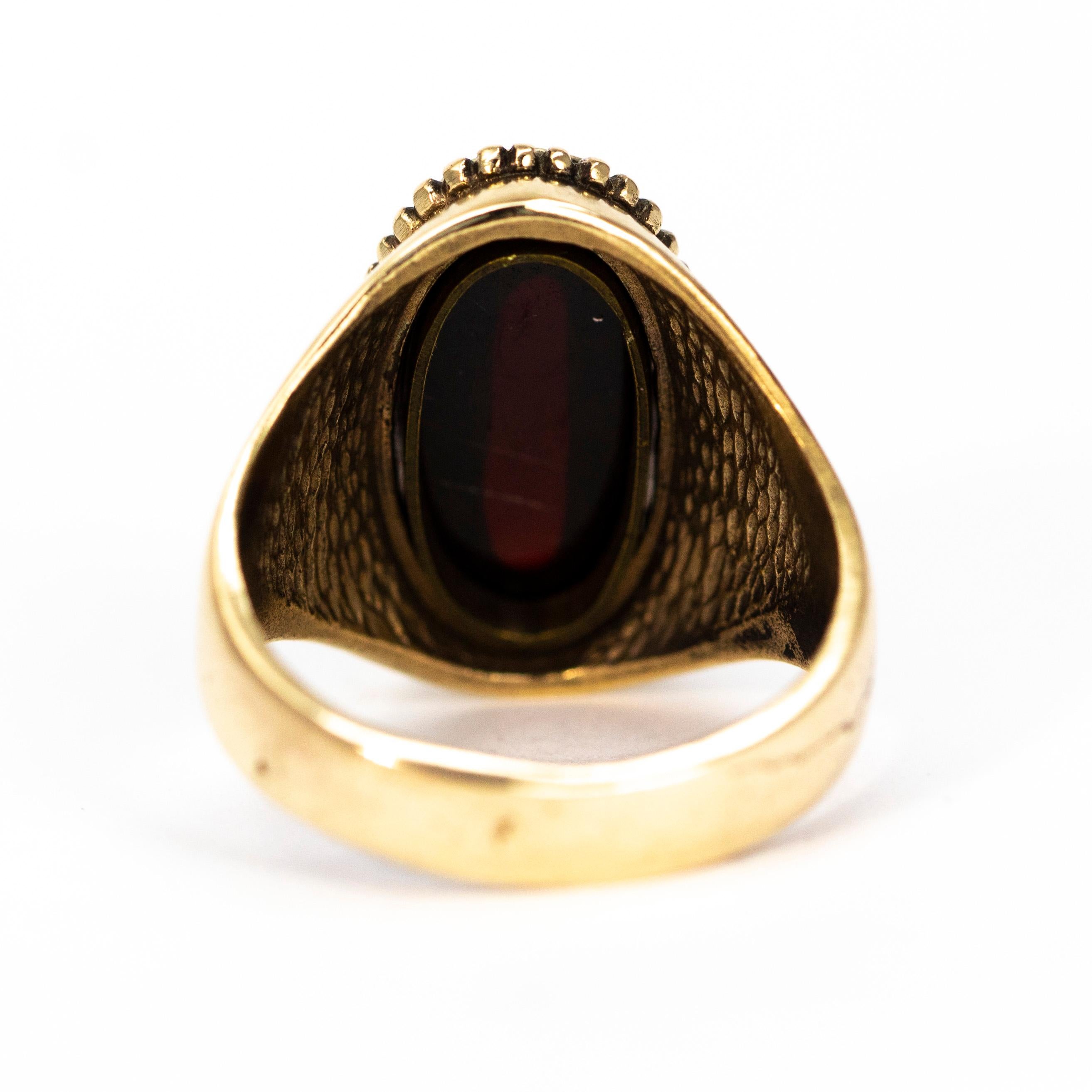 Vintage Garnet and 9 Carat Gold Ring In Good Condition In Chipping Campden, GB