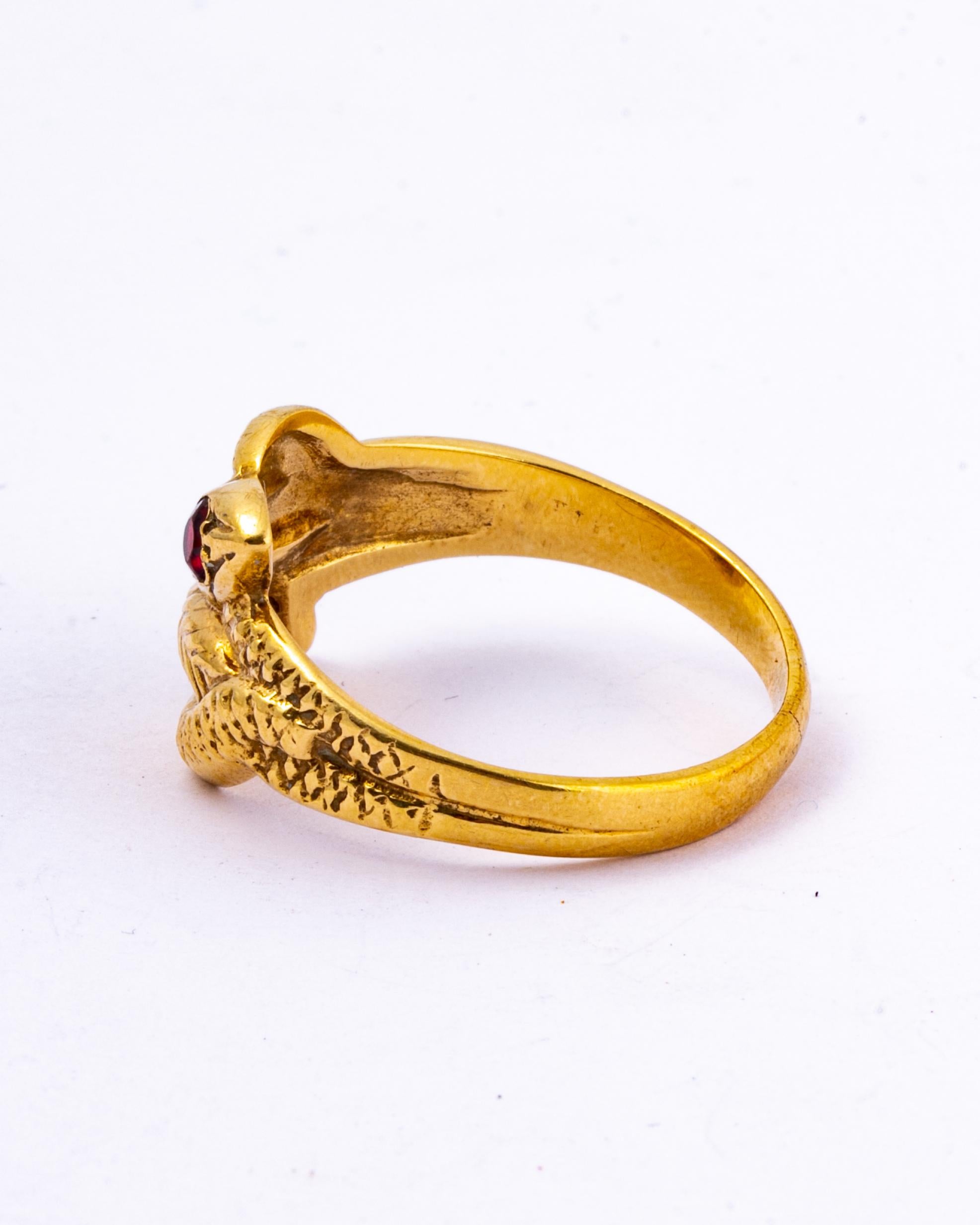 Ring mit Granat und 9 Karat Goldschlangenschlange (Moderne) im Angebot