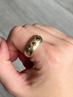 Drei-Stein-Ring mit Granat und 9 Karat Gold
