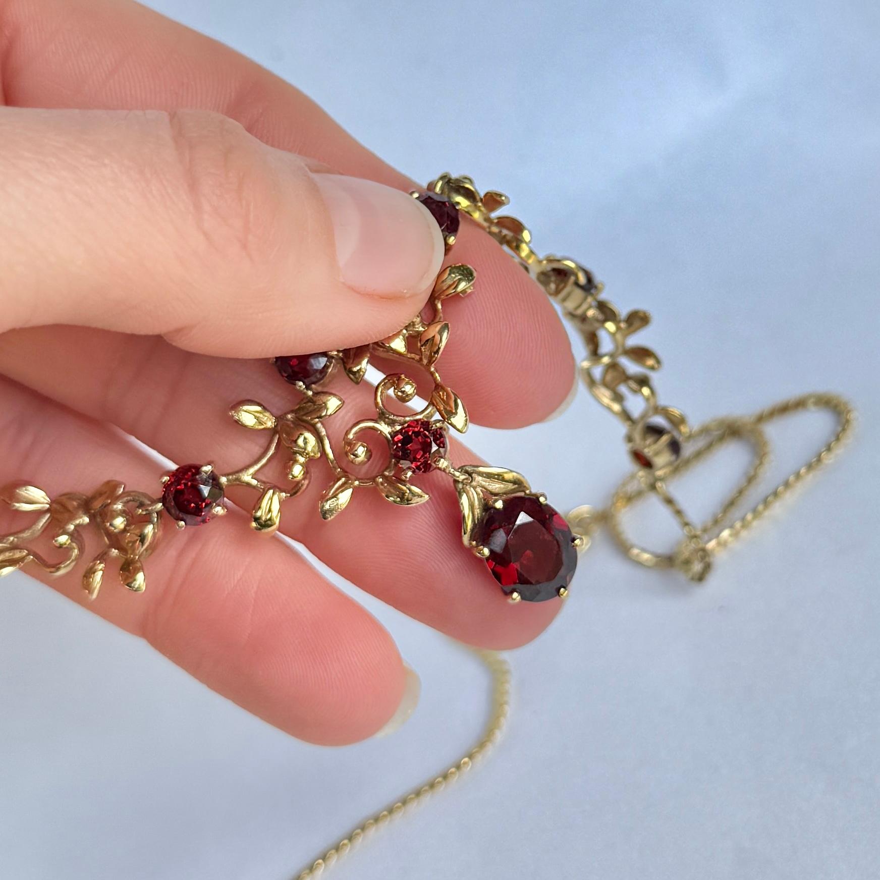 Vintage Granat und 9 Karat Gelbgold Halskette im Zustand „Gut“ im Angebot in Chipping Campden, GB