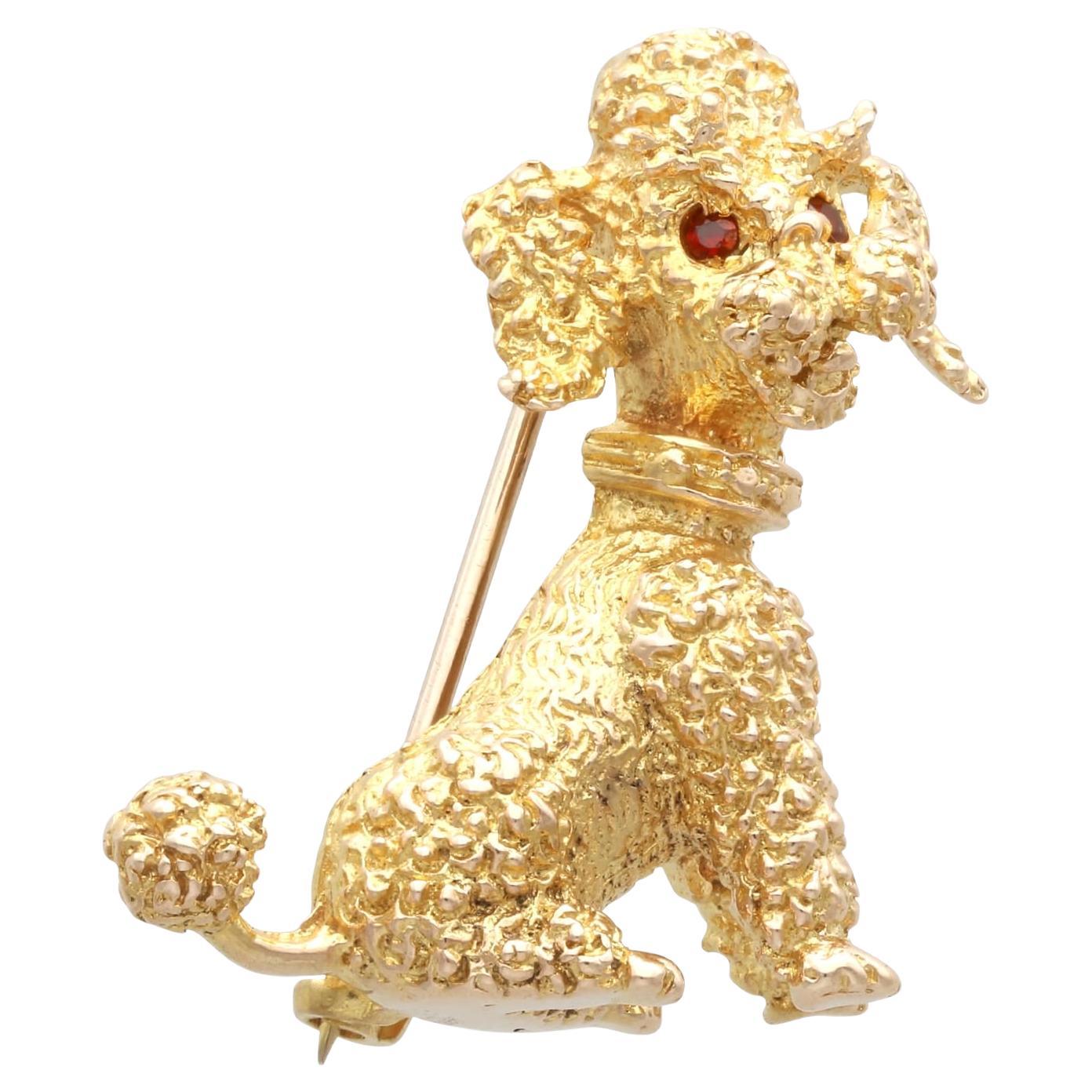 Broche caniche vintage de granate y oro amarillo de 9k