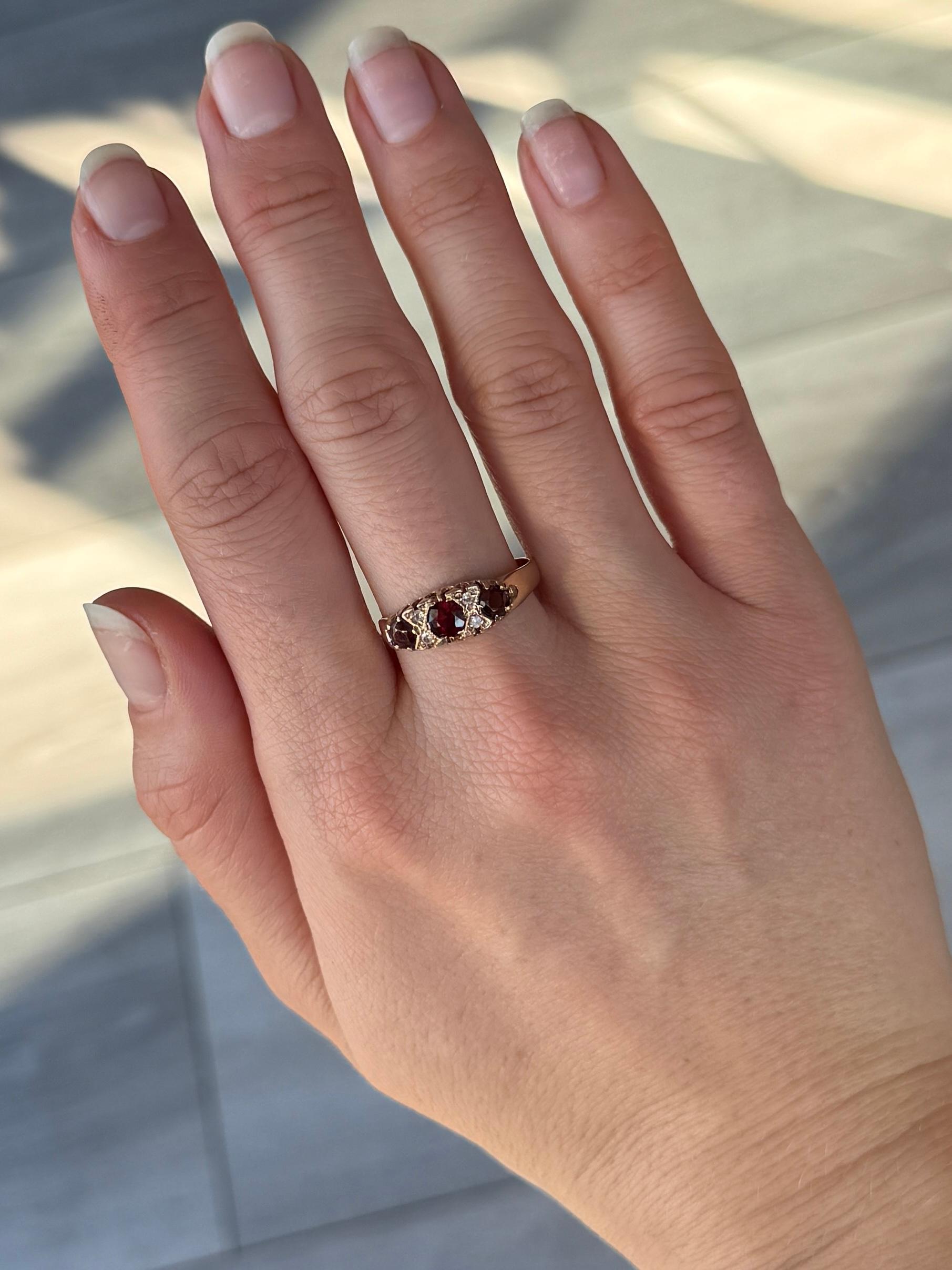 Vintage Garnet and Diamond 9 Carat Gold Three-Stone Ring In Good Condition For Sale In Chipping Campden, GB