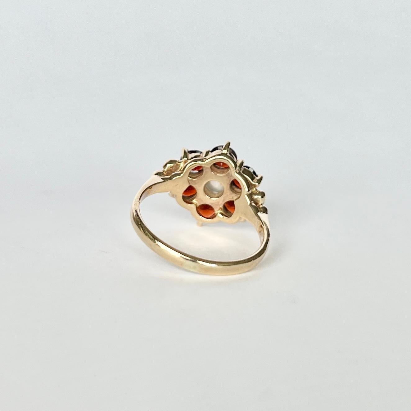 Vintage Garnet and Moonstone 9 Carat Gold Cluster Ring In Good Condition For Sale In Chipping Campden, GB