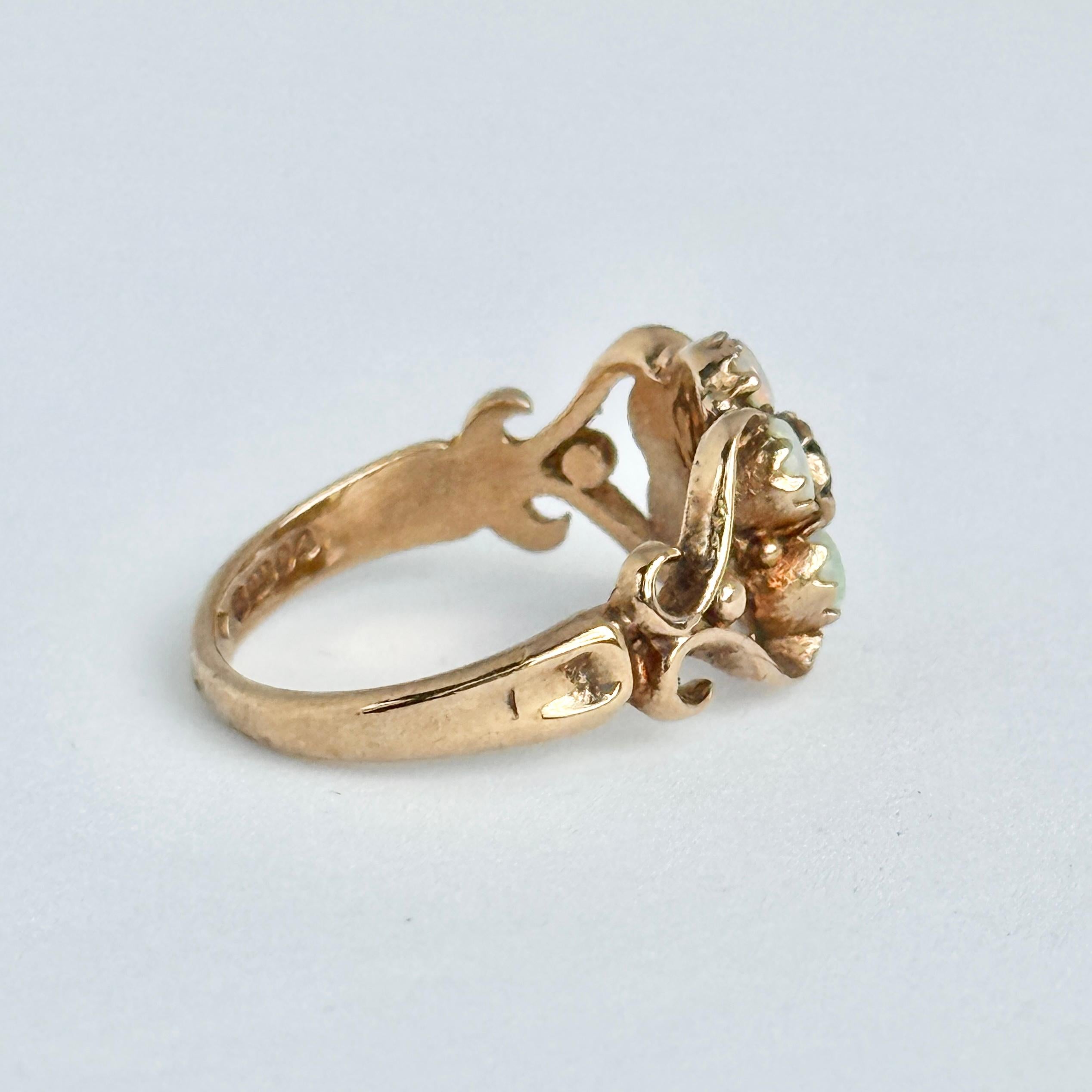 Vintage Granat und Opal 9 Karat Gold Cluster Ring im Angebot 1