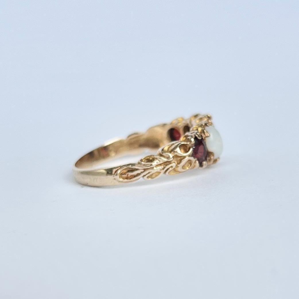 Vintage Garnet and Opal 9 Carat Gold Five-Stone Ring In Good Condition For Sale In Chipping Campden, GB