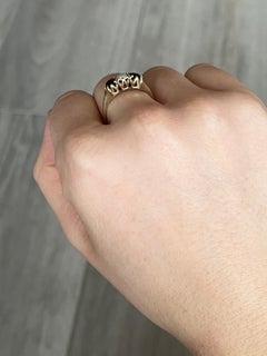 Anello d'epoca a tre pietre in oro 9 carati con granato e opale