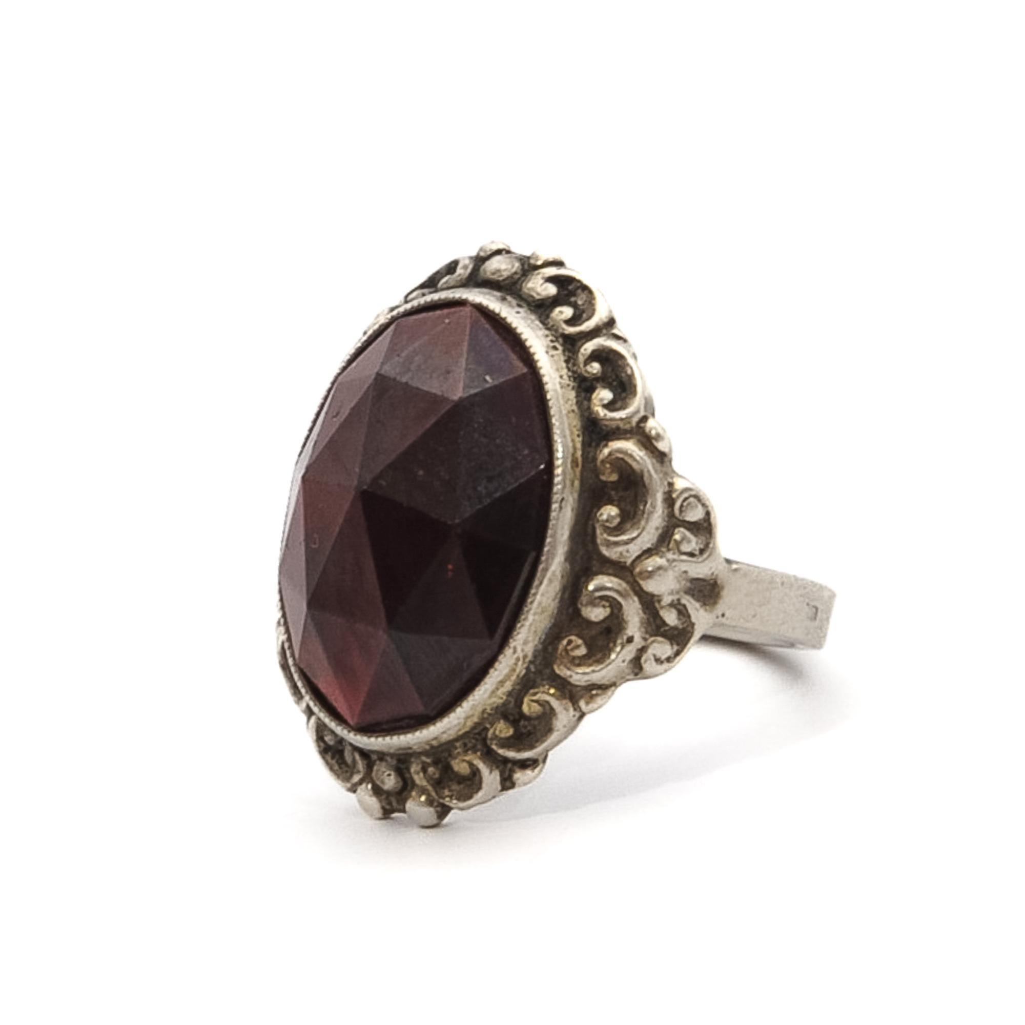 Oval Cut Vintage Garnet and Silver Chased Oval Ring For Sale