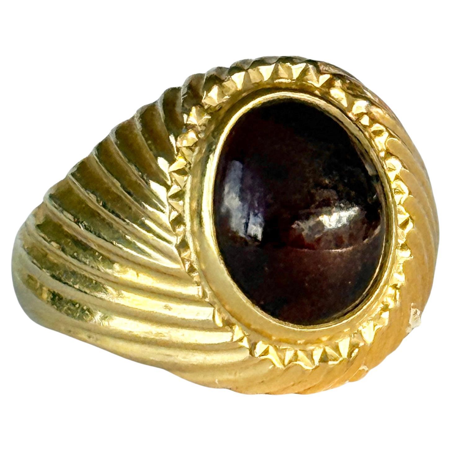 Siegelring mit Granat-Cabochon und 18 Karat Gold
