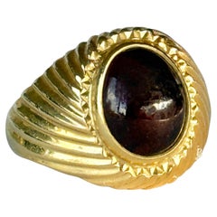 Siegelring mit Granat-Cabochon und 18 Karat Gold