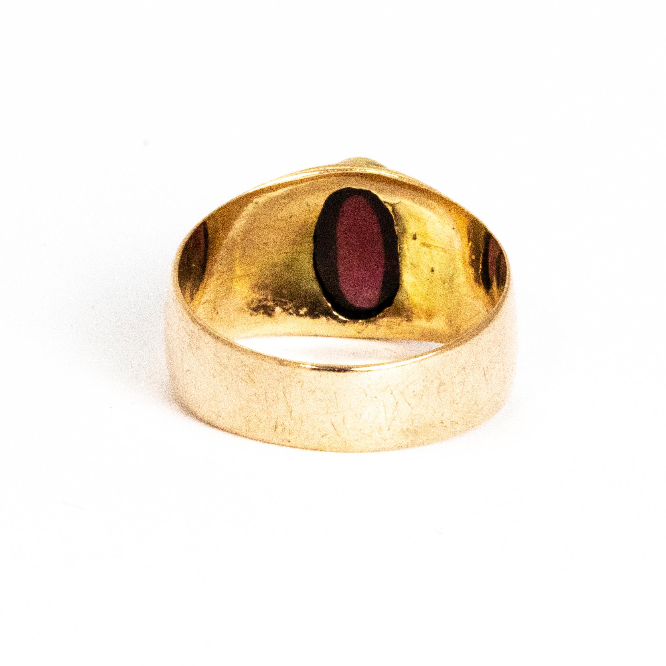Vintage Garnet Cabochon and 9 Carat Gold Signet In Good Condition In Chipping Campden, GB