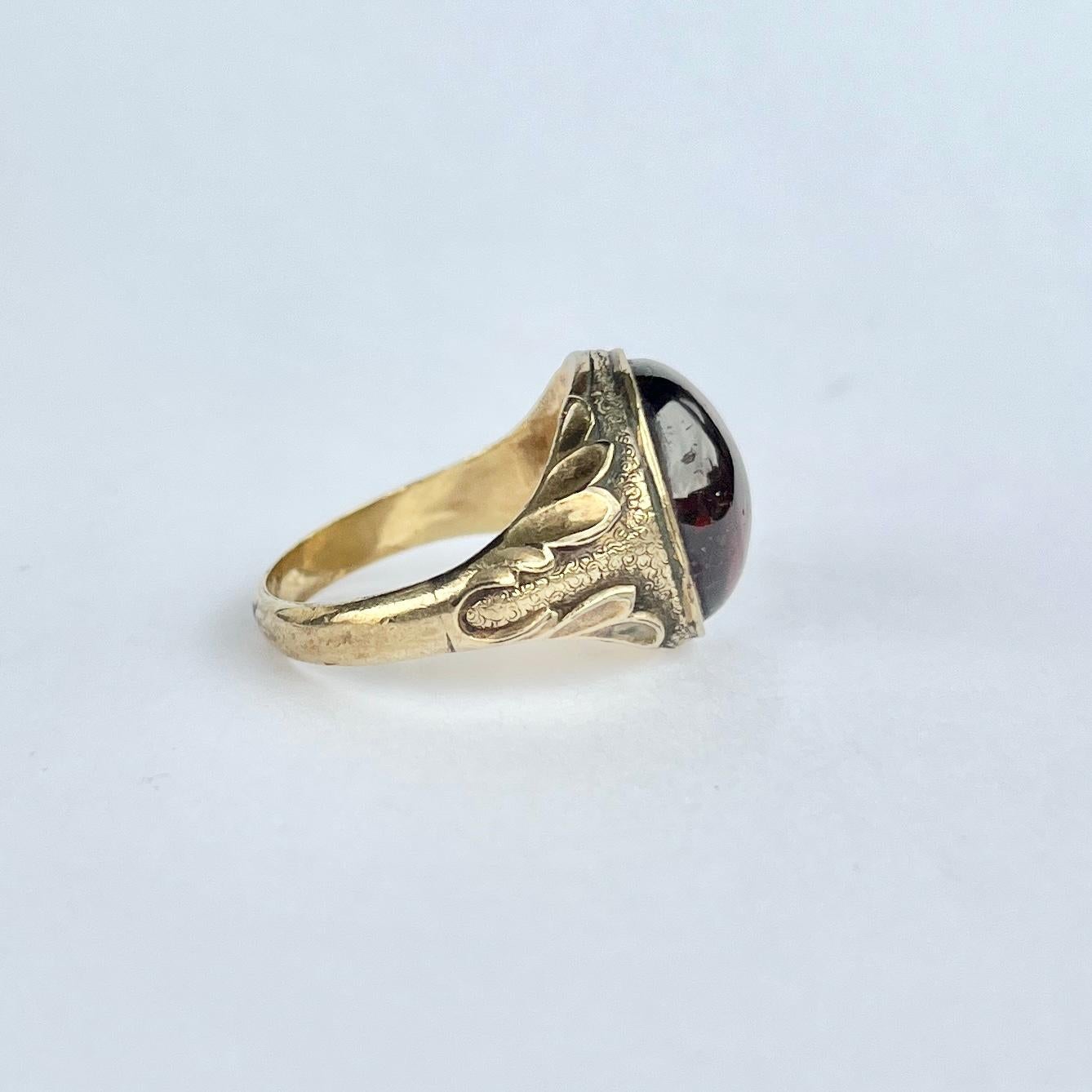 Sat proud upon a gorgeous glossy 9ct yellow gold band is an equally glossy garnet cabochon stone. 

Ring Size: O 1/2 or 7 1/2
Stone Dimensions: 14x11mm

Weight: 5g