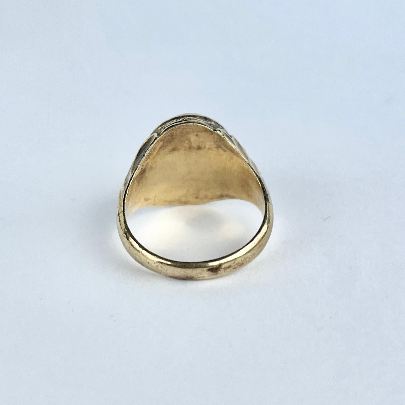Vintage Garnet Cabochon and 9 Carat Gold Signet Ring In Good Condition For Sale In Chipping Campden, GB