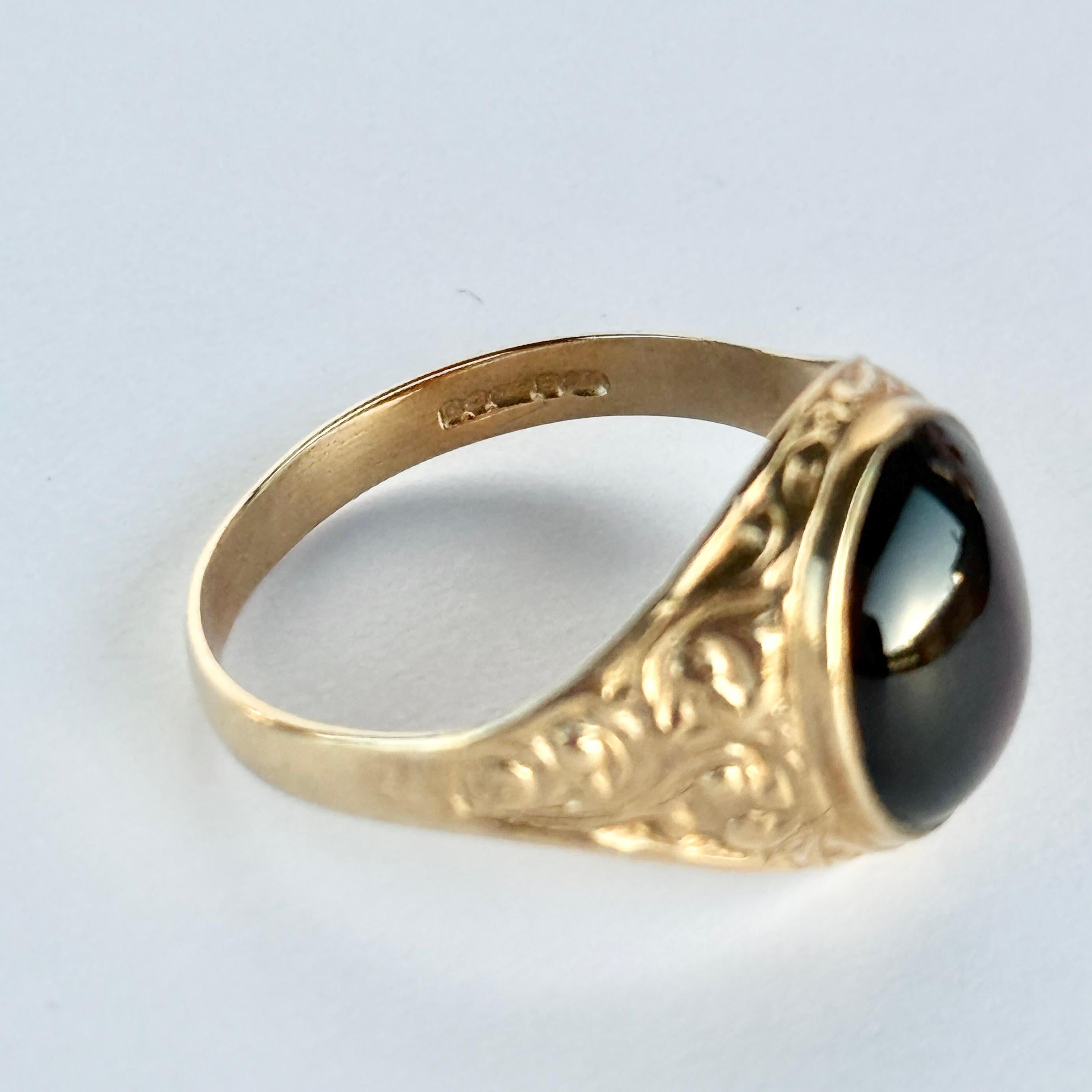 Anello con granato cabochon e oro 9 carati d'annata In condizioni buone in vendita a Chipping Campden, GB