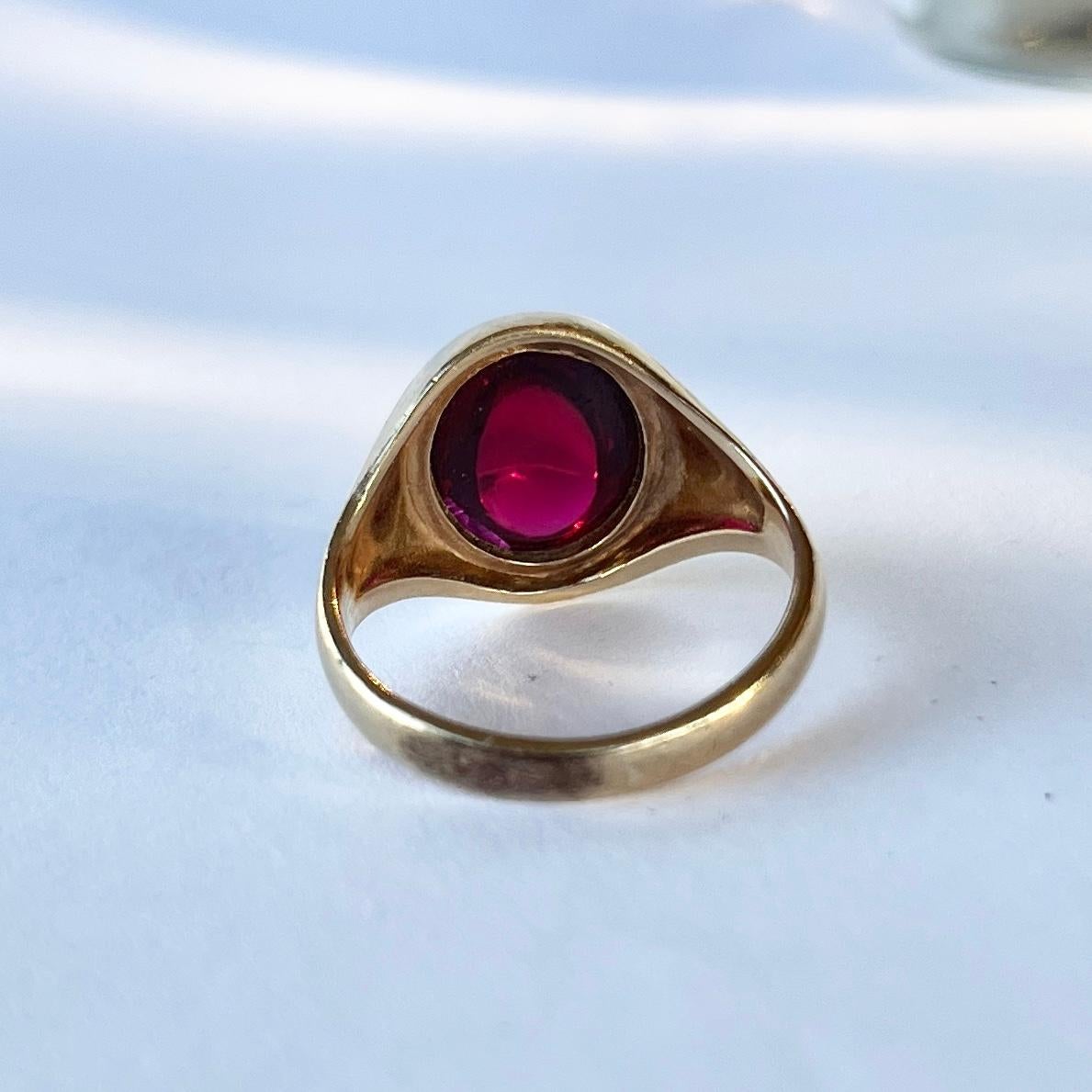 Vintage Garnet Cabochon and 9 Carat Gold Signet Ring For Sale 1