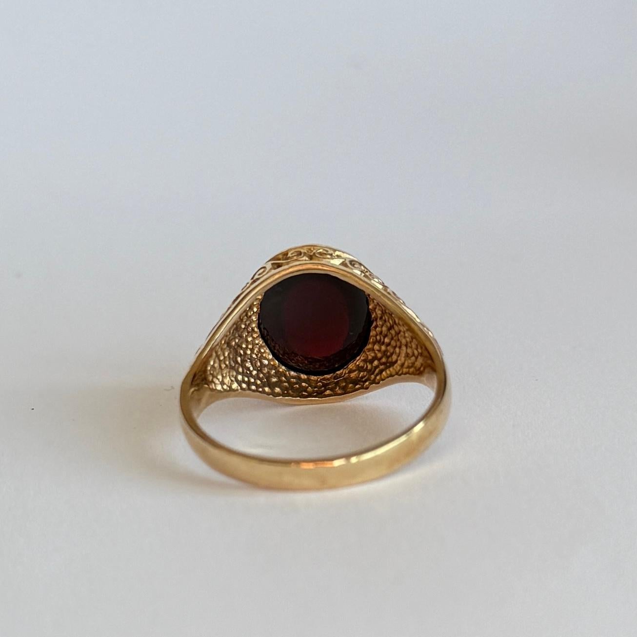 Vintage Garnet Cabochon and 9 Carat Gold Signet Ring For Sale 1