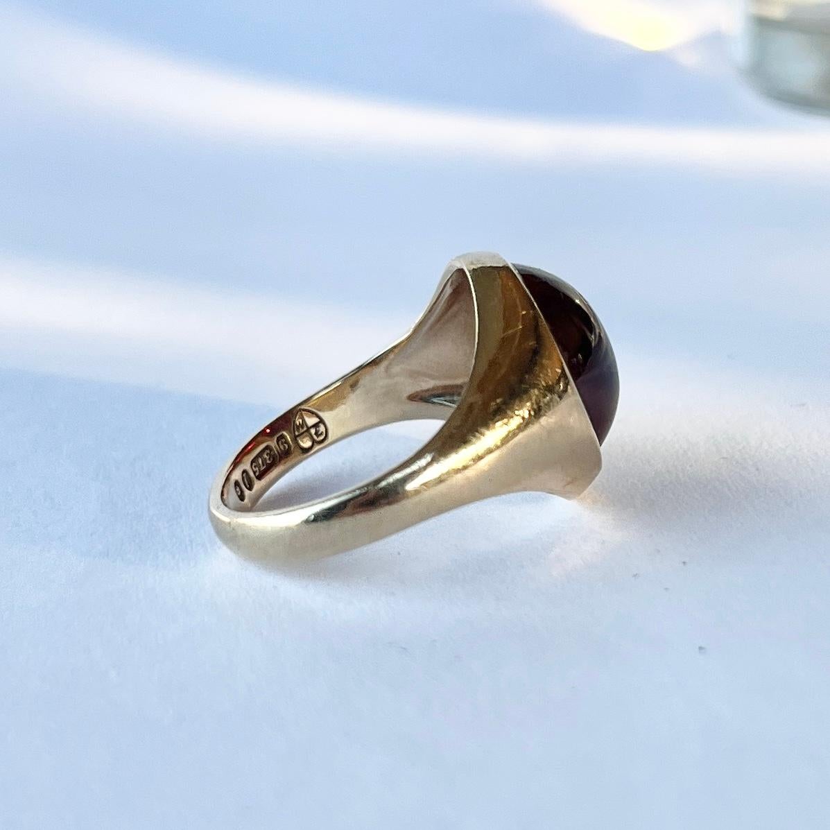 Vintage Garnet Cabochon and 9 Carat Gold Signet Ring For Sale 2