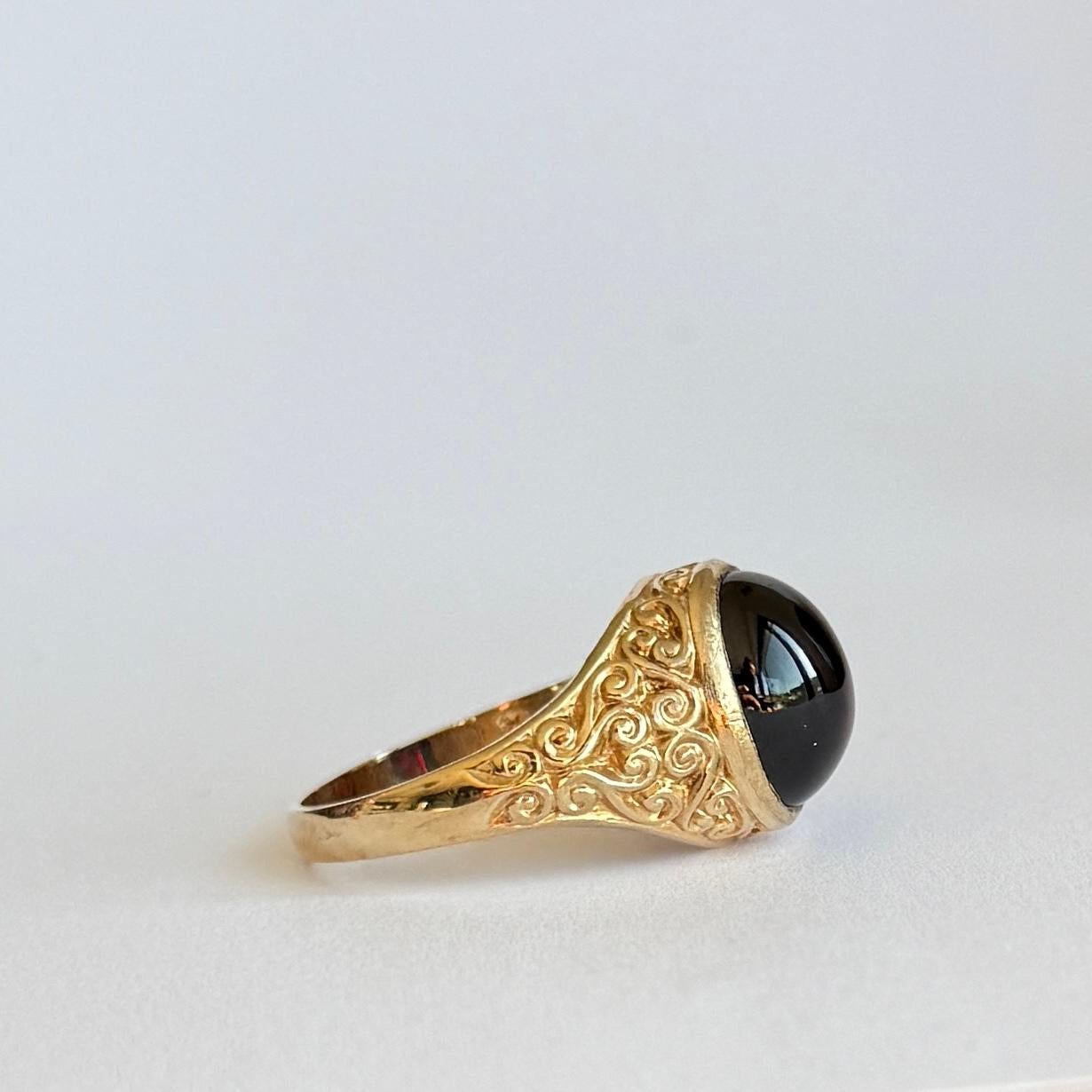 Vintage Garnet Cabochon and 9 Carat Gold Signet Ring For Sale 2